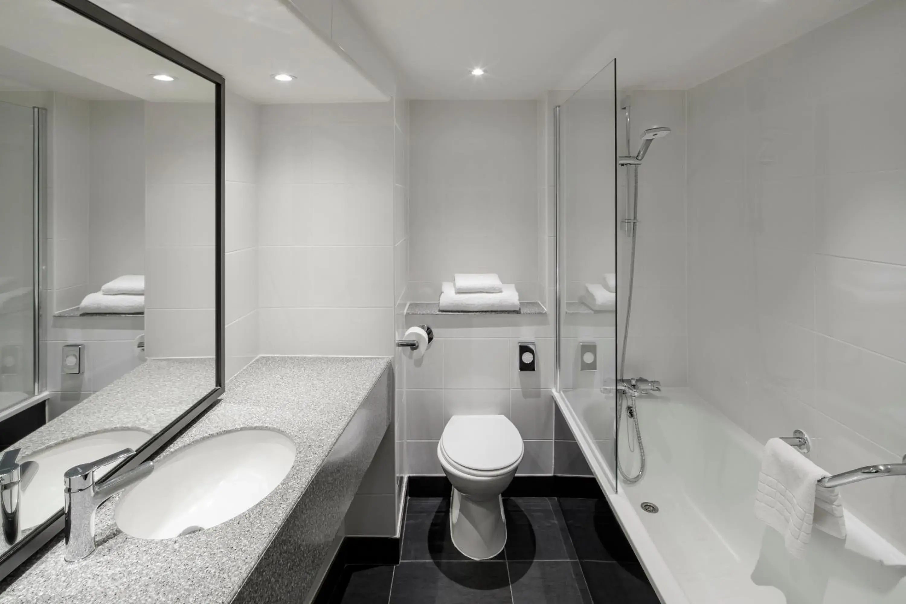 Super King Bed Premium With Sofa Bed in Crowne Plaza Nottingham by IHG Super King Bed Premium With Sofa Bed in Crowne Plaza Nottingham by IHG