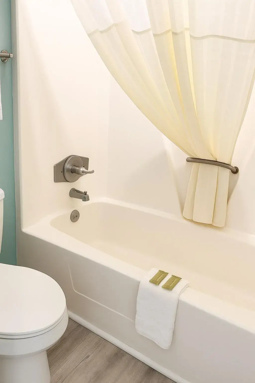 Standard King Room in Raceway Inn Standard King Room in Raceway Inn