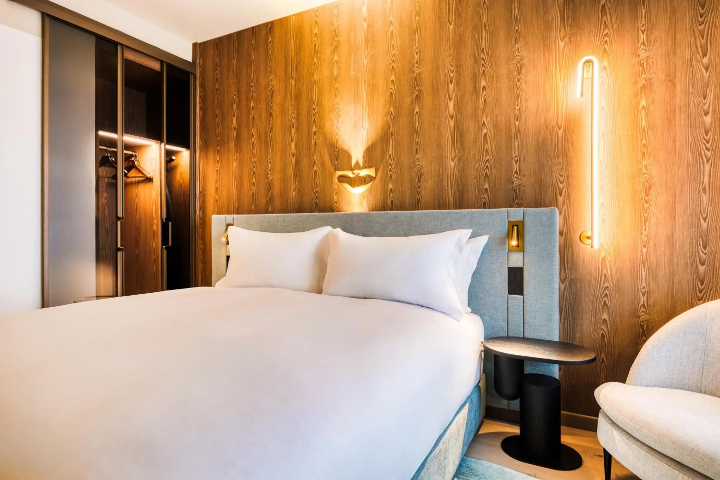 Standard Double Room in Mövenpick hotel Brussels airport Standard Double Room in Mövenpick hotel Brussels airport