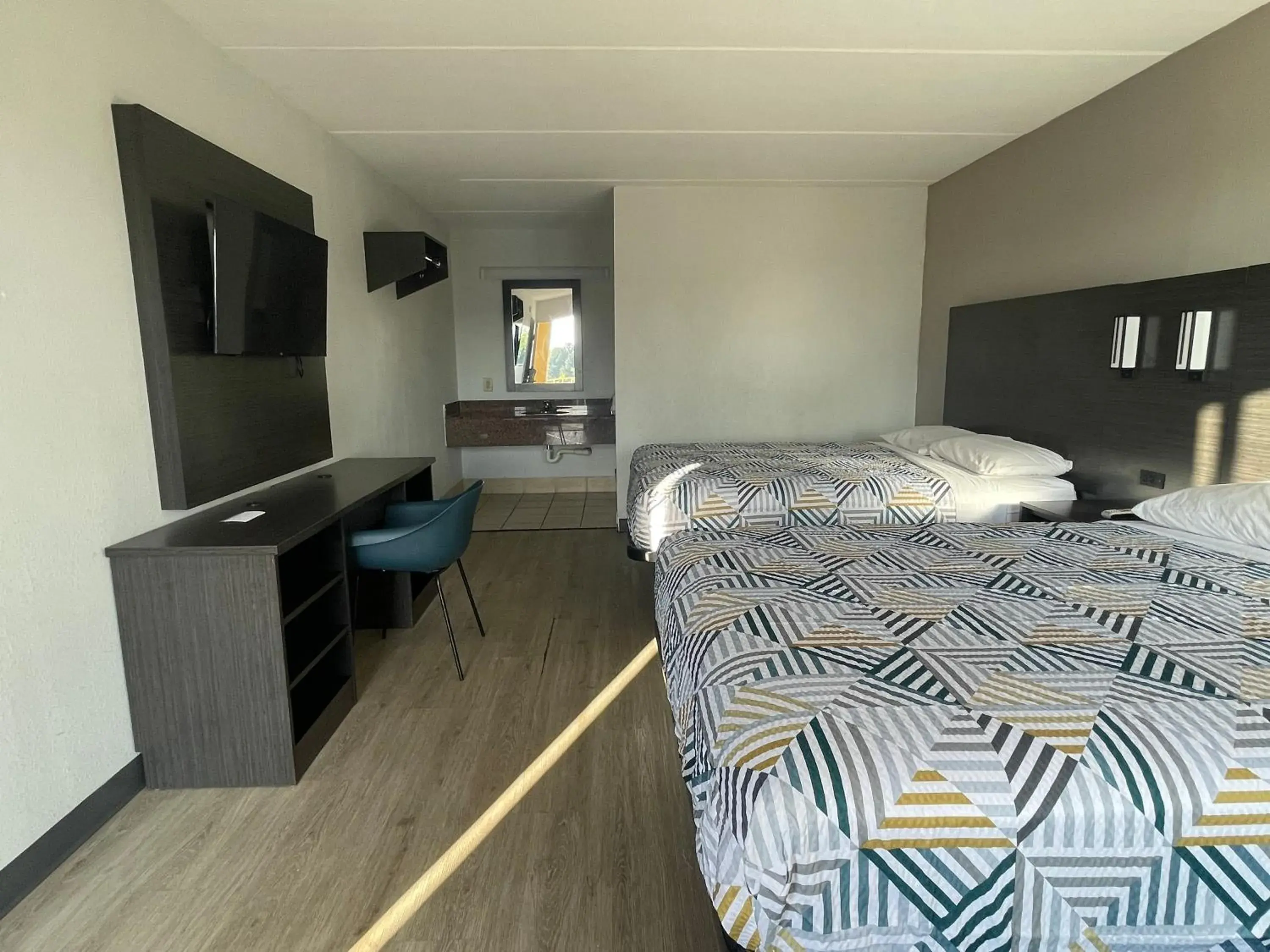 Deluxe Queen Room with Two Queen Beds - single occupancy - Non-Smoking in Motel 6 Stockbridge GA Hwy 138 W Deluxe Queen Room with Two Queen Beds - single occupancy - Non-Smoking in Motel 6 Stockbridge GA Hwy 138 W