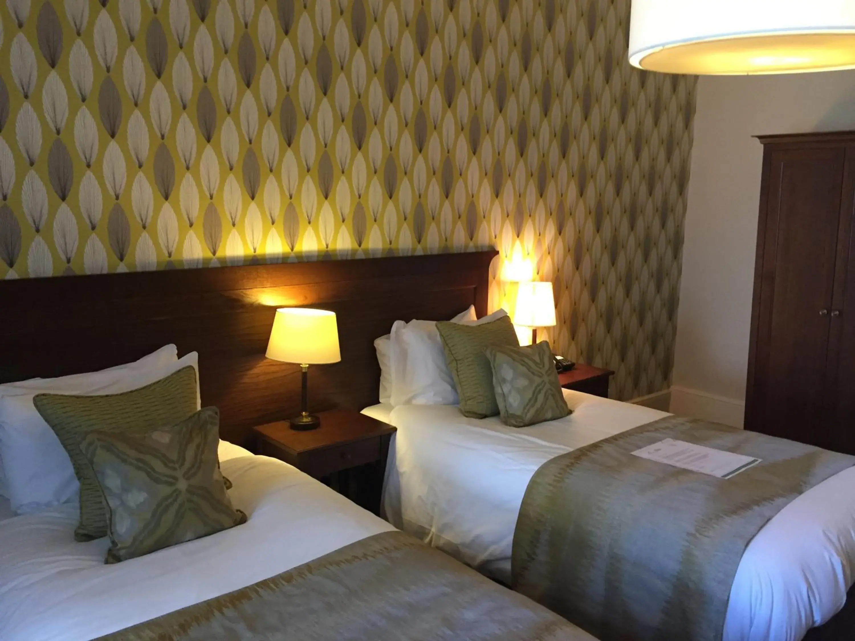 Twin Room in Royal Hotel by Greene King Inns Twin Room in Royal Hotel by Greene King Inns