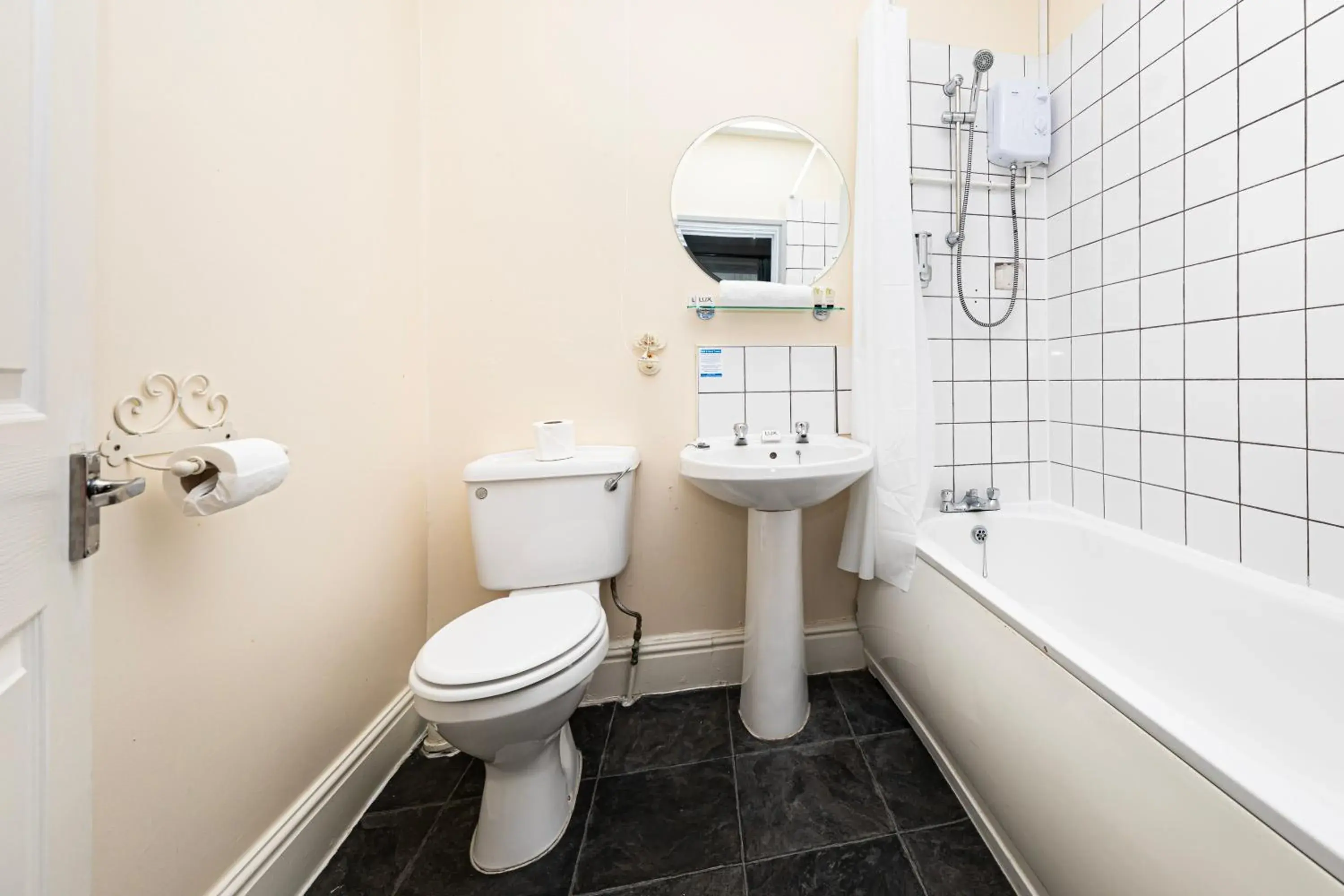 Deluxe Double Room in The Manor Hotel Deluxe Double Room in The Manor Hotel