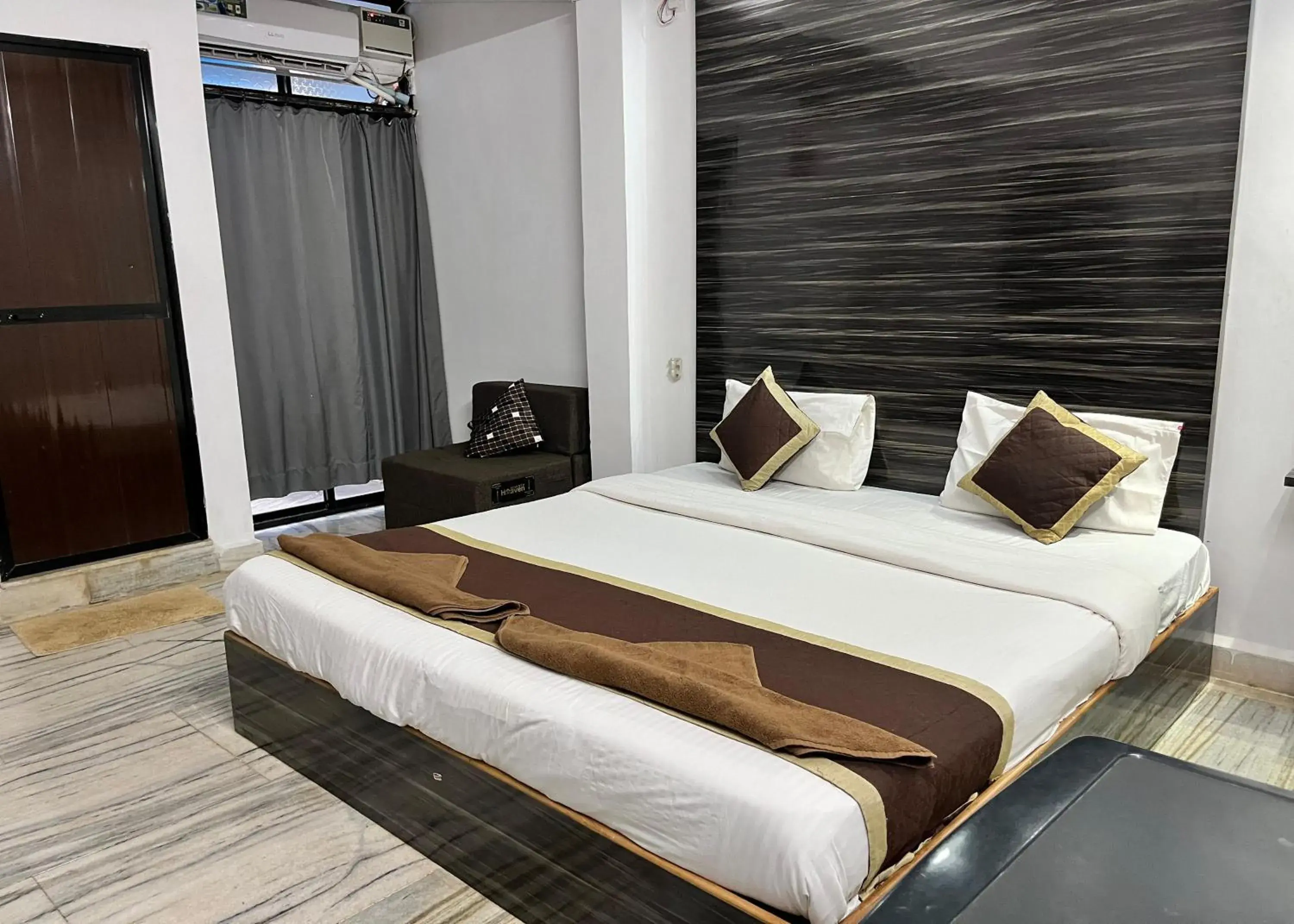 Deluxe Room in Hotel Bom Sucesso, Candolim Beach Deluxe Room in Hotel Bom Sucesso, Candolim Beach