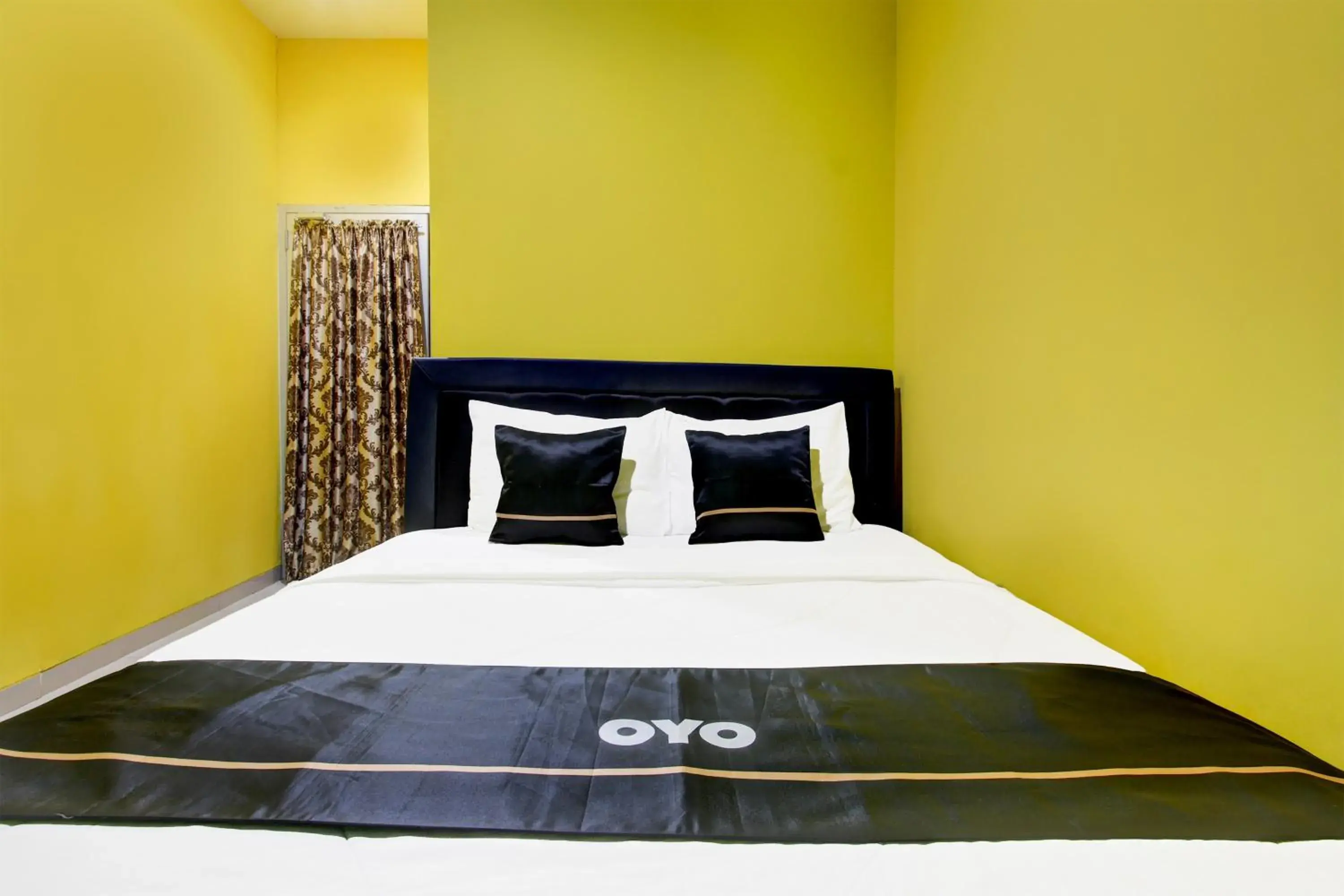 Deluxe Double Room in Hotel O Amanah Sejahtera Near Bandara Adi Soemarmo Deluxe Double Room in Hotel O Amanah Sejahtera Near Bandara Adi Soemarmo