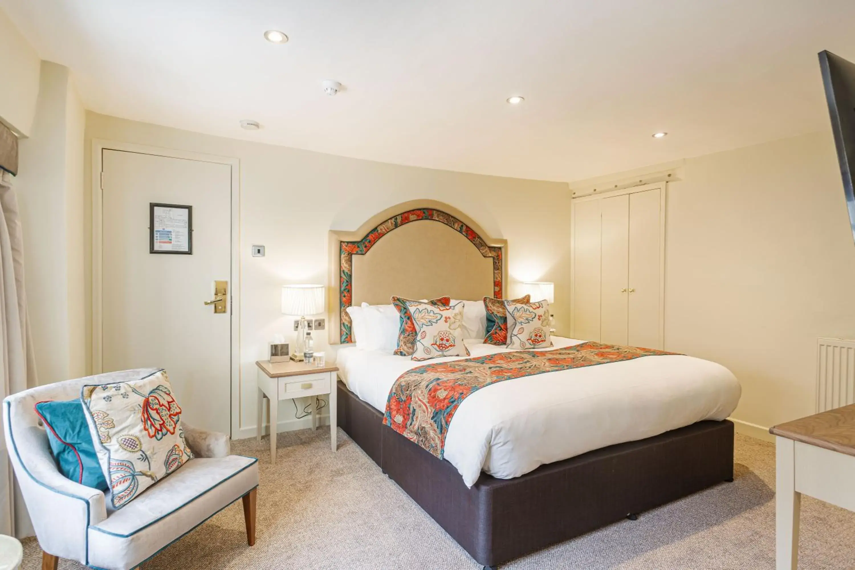 Standard Double Room in The Swan Hotel, Wells, Somerset - The Coaching Inn Group Standard Double Room in The Swan Hotel, Wells, Somerset - The Coaching Inn Group