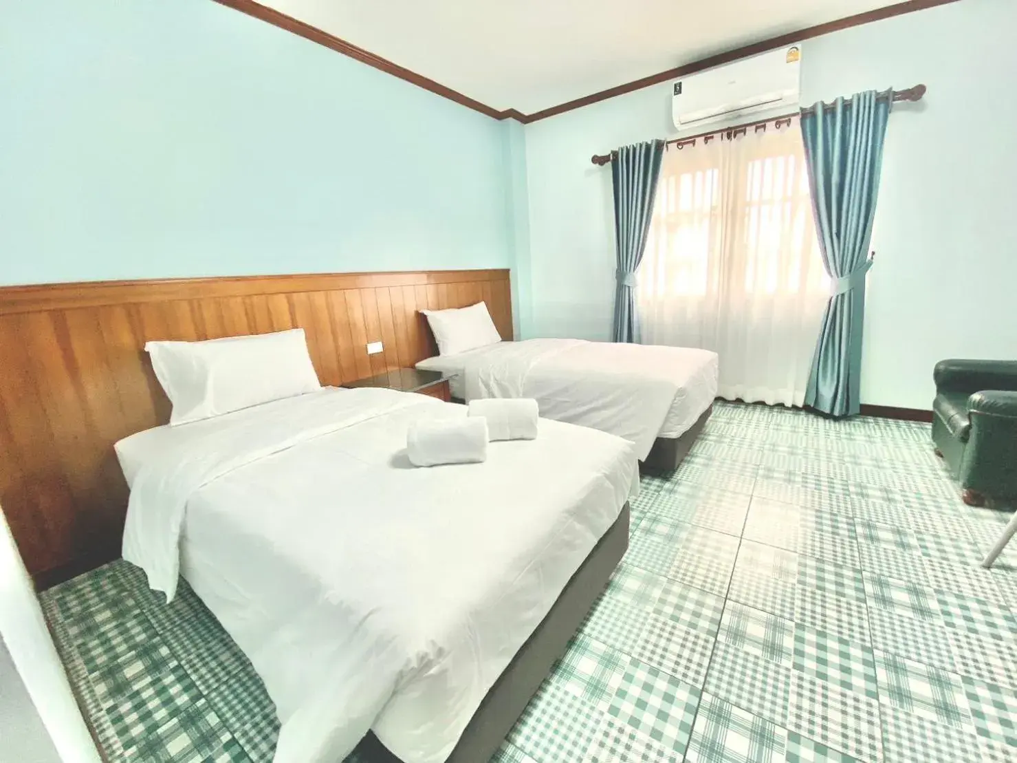 Superior Twin Room in Chainatgrand Hotel Superior Twin Room in Chainatgrand Hotel