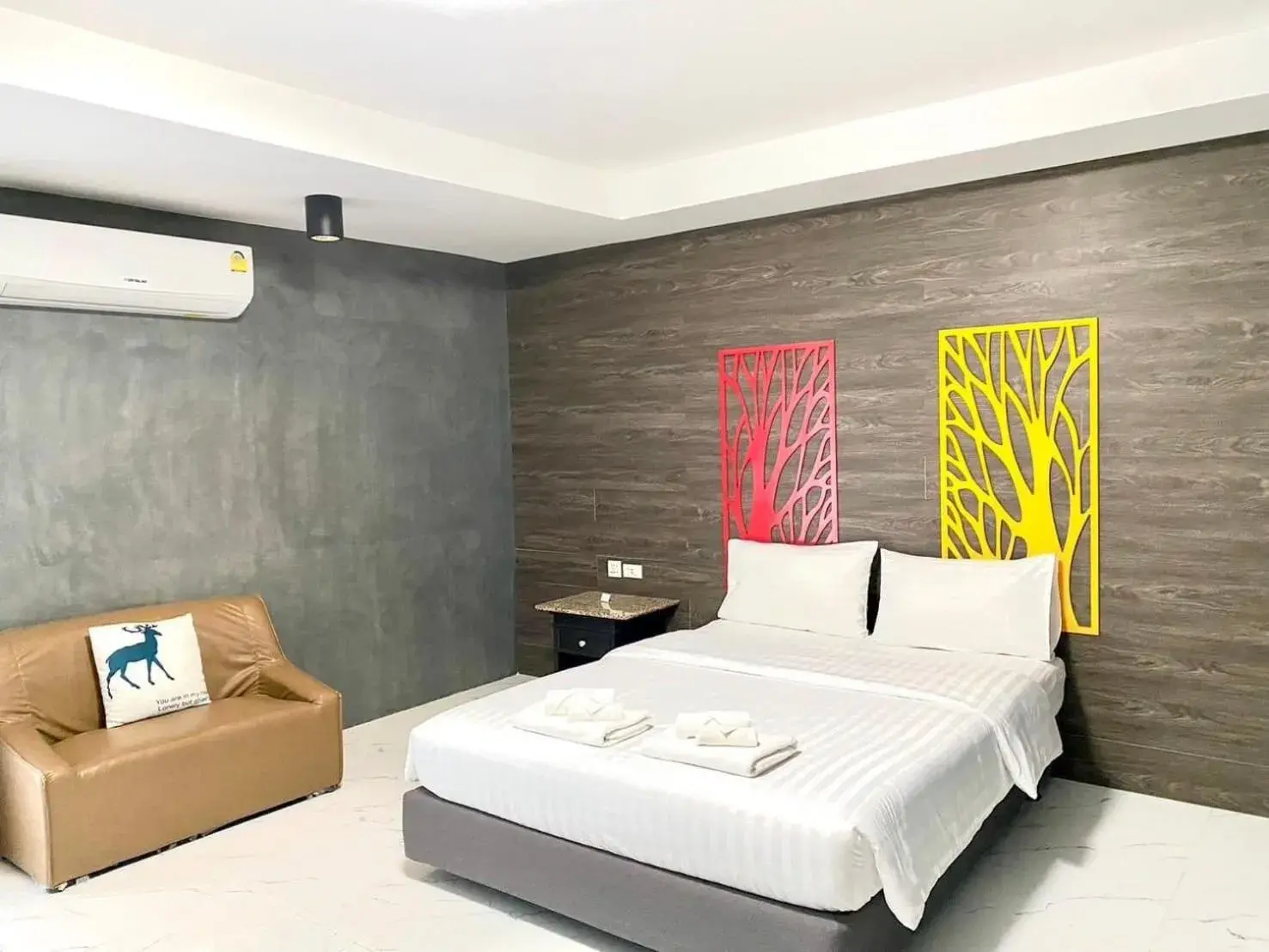 Deluxe Double Room in Chainatgrand Hotel Deluxe Double Room in Chainatgrand Hotel