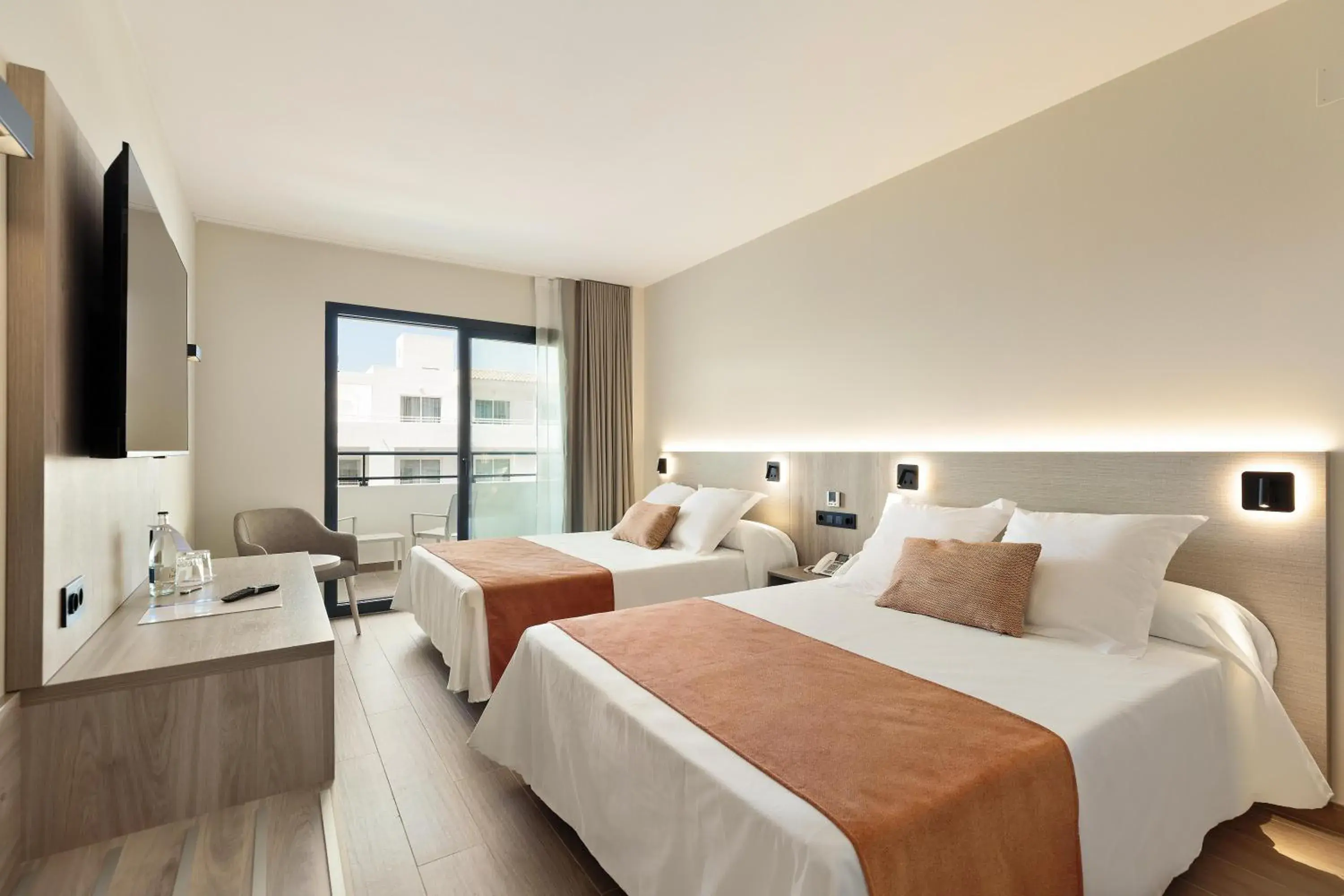 Standard Double Room (2 Adults) - single occupancy in Hotel Best Oasis Tropical Standard Double Room (2 Adults) - single occupancy in Hotel Best Oasis Tropical