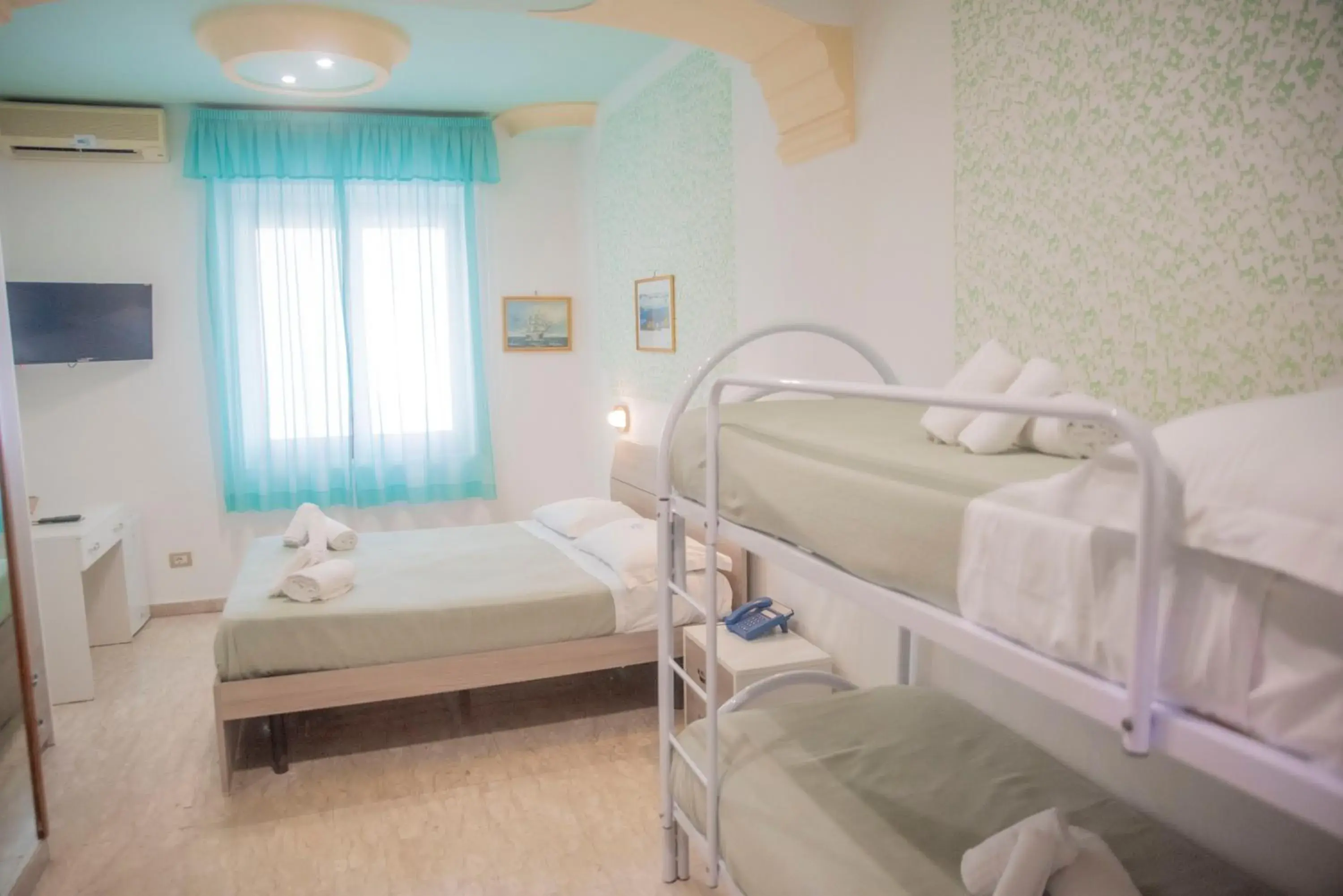 Quadruple Room with Balcony in Hotel Le Tre Caravelle Quadruple Room with Balcony in Hotel Le Tre Caravelle