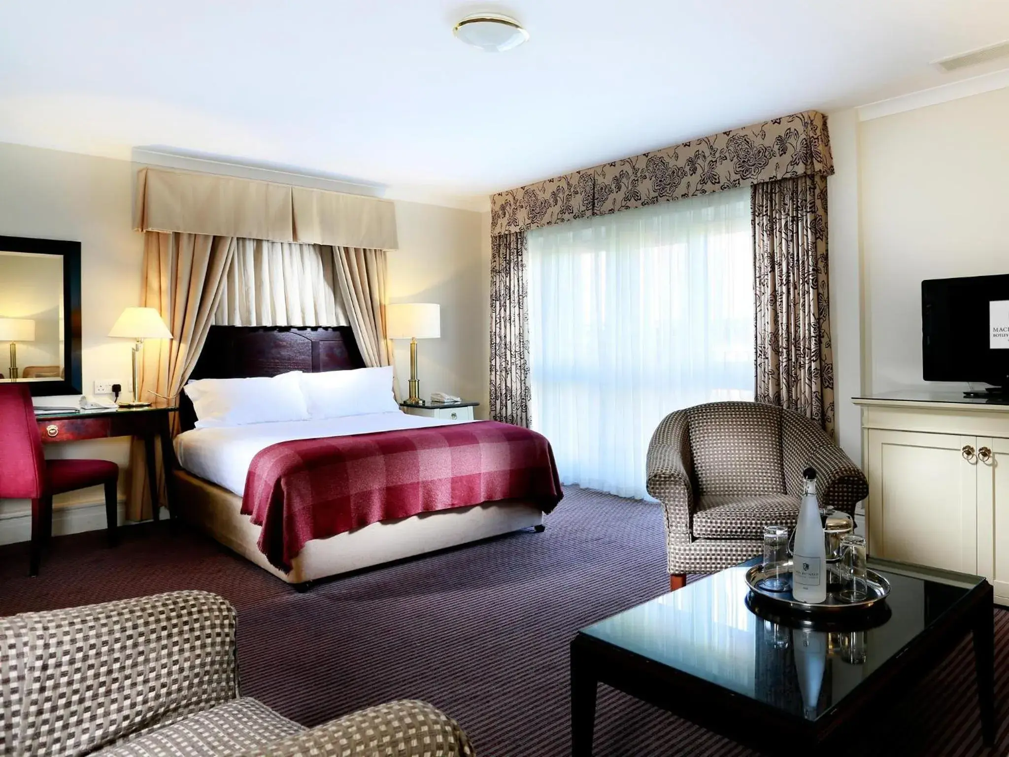 Deluxe Suite in Macdonald Botley Park Hotel & Spa Deluxe Suite in Macdonald Botley Park Hotel & Spa