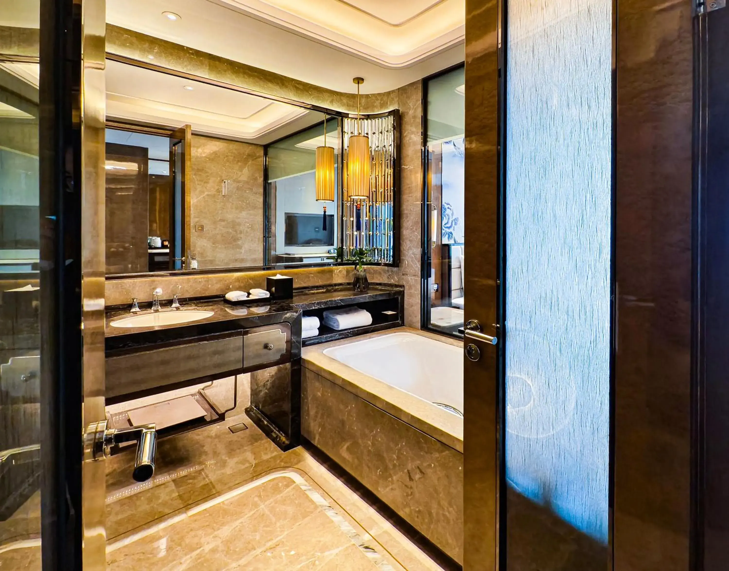 Deluxe Twin Room Floor to Ceiling Windows in Wanda Vista Kunming Deluxe Twin Room Floor to Ceiling Windows in Wanda Vista Kunming