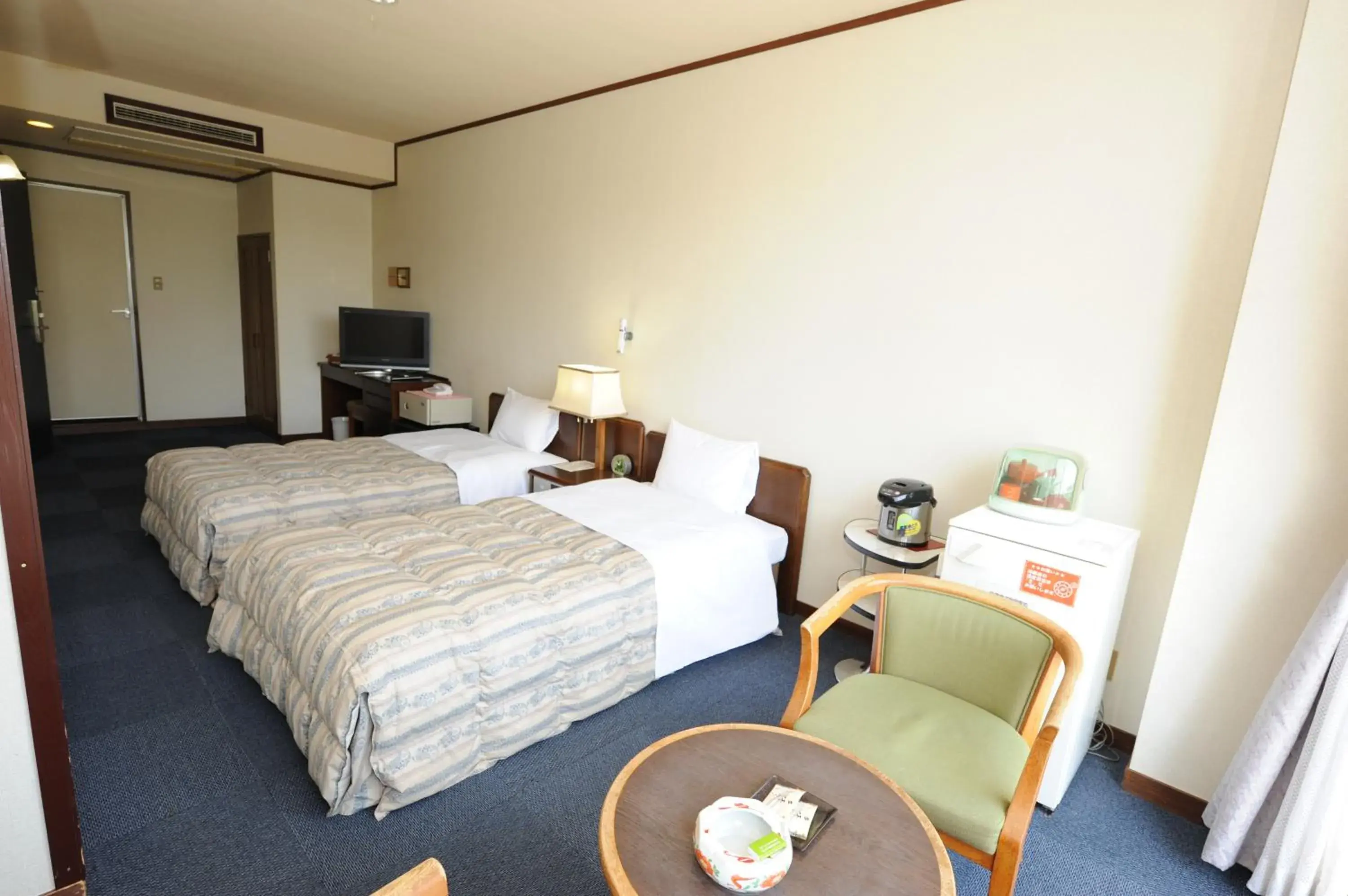 Economy Twin Room in Nanpeidai Onsen Hotel Economy Twin Room in Nanpeidai Onsen Hotel