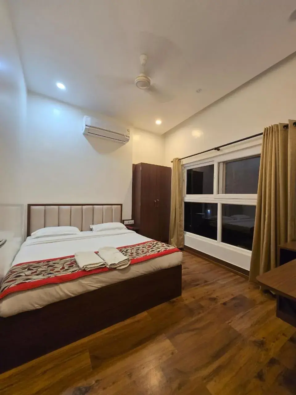 A Palace on River ( Rashmi Guest House ) A Palace on River ( Rashmi Guest House )