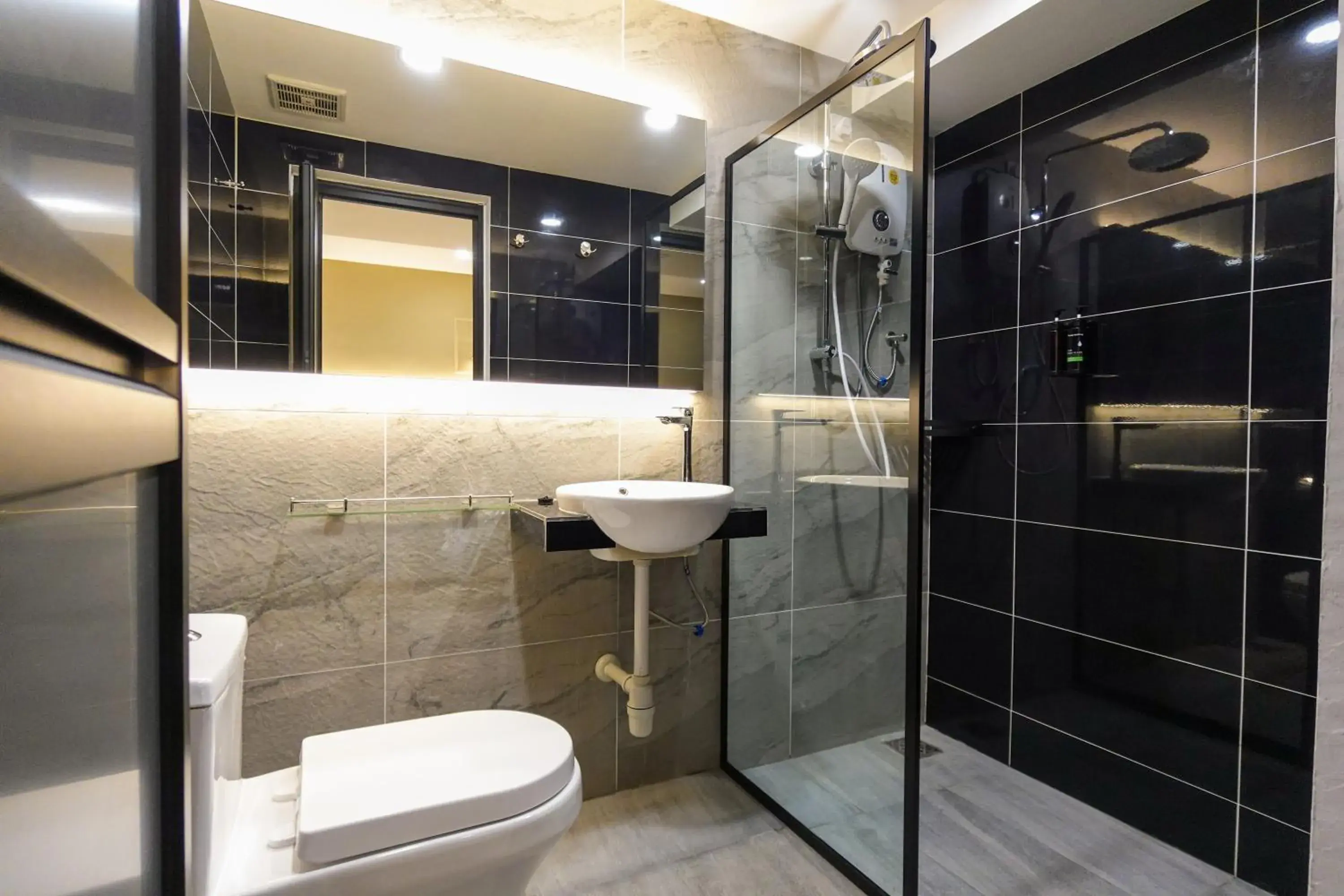 Superior Queen Room with Window - single occupancy in Merits Hotel Cameron Highlands Superior Queen Room with Window - single occupancy in Merits Hotel Cameron Highlands