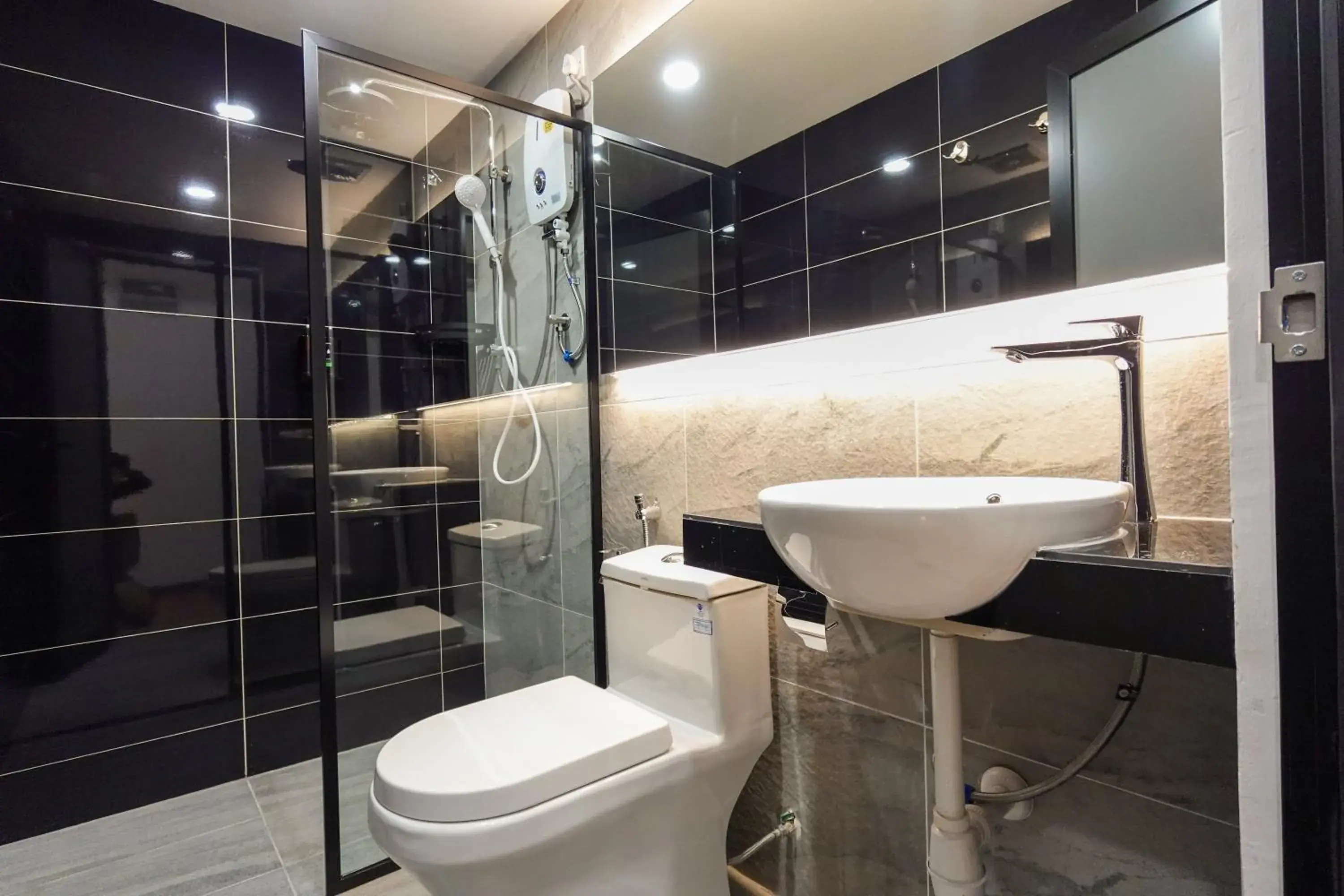 Deluxe Queen Room with Window - single occupancy in Merits Hotel Cameron Highlands Deluxe Queen Room with Window - single occupancy in Merits Hotel Cameron Highlands