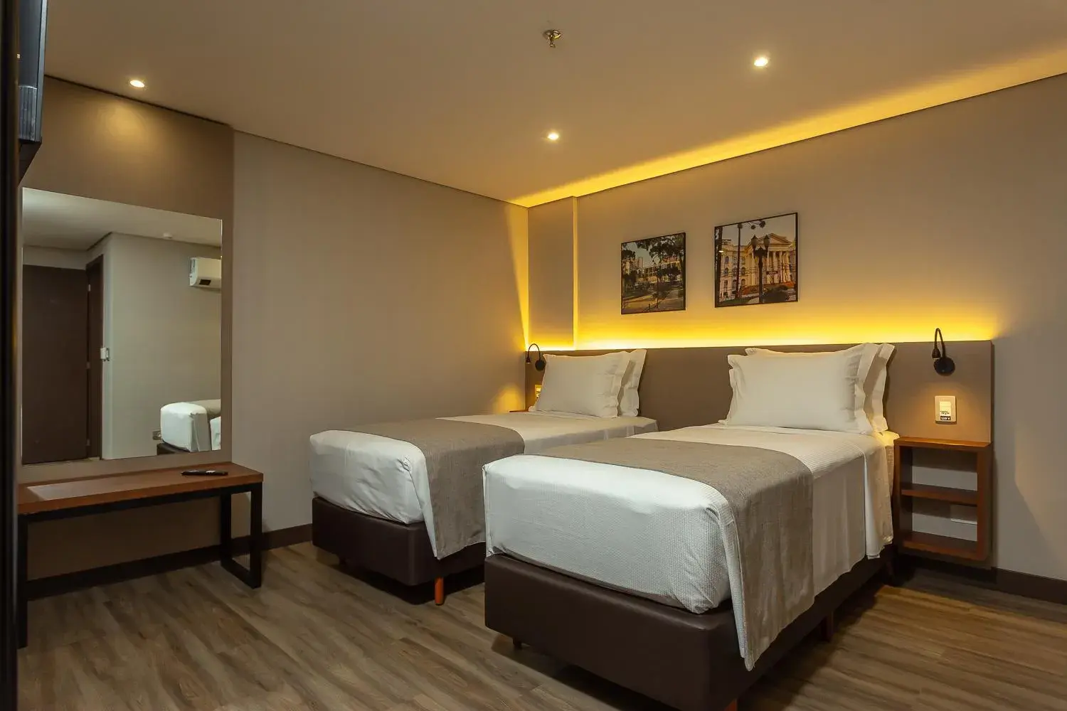 Deluxe Twin Room in Hotel Roochelle Convention By Nobile Deluxe Twin Room in Hotel Roochelle Convention By Nobile