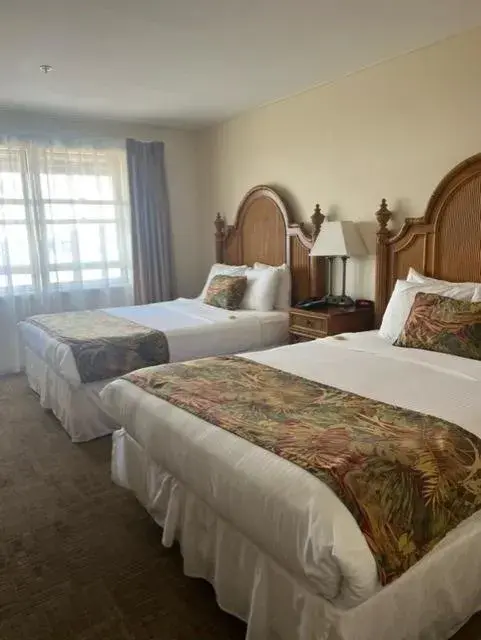 Standard Quadruple Room in Hawaii Volcano House Standard Quadruple Room in Hawaii Volcano House