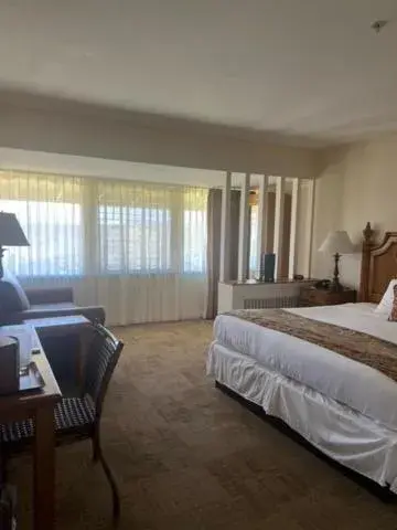 Deluxe Triple Room in Hawaii Volcano House Deluxe Triple Room in Hawaii Volcano House