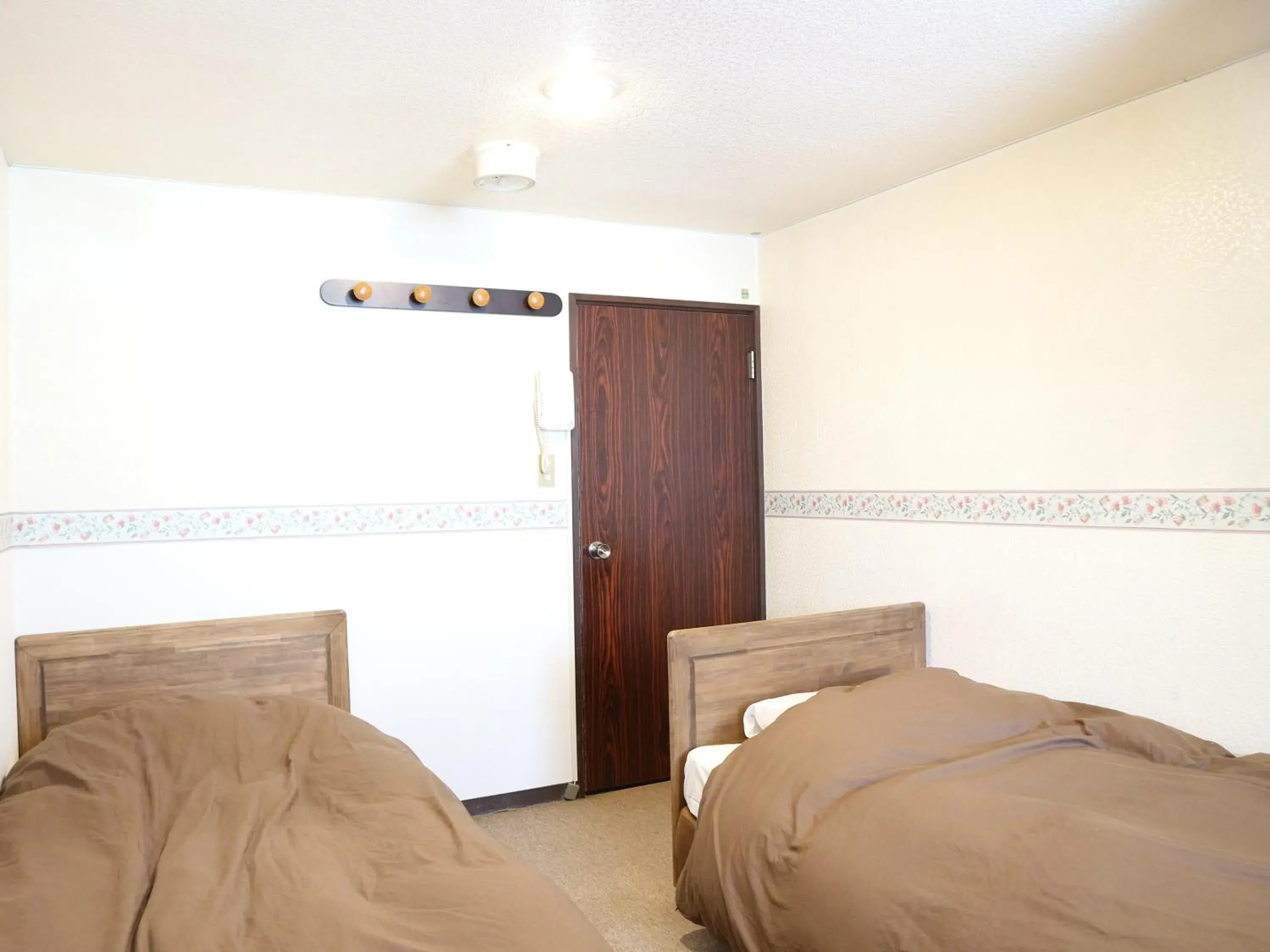 Quadruple Room with Shared Bathroom in Garden Pension Obergurgl Quadruple Room with Shared Bathroom in Garden Pension Obergurgl