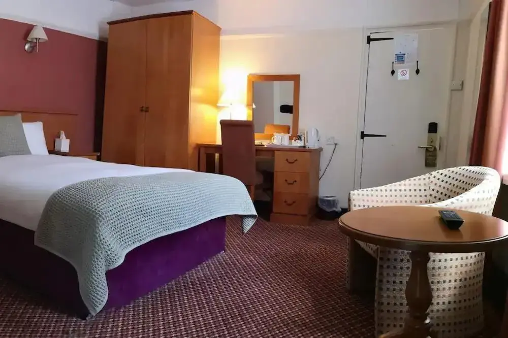 Deluxe Double Room in The Tudor Hotel Deluxe Double Room in The Tudor Hotel