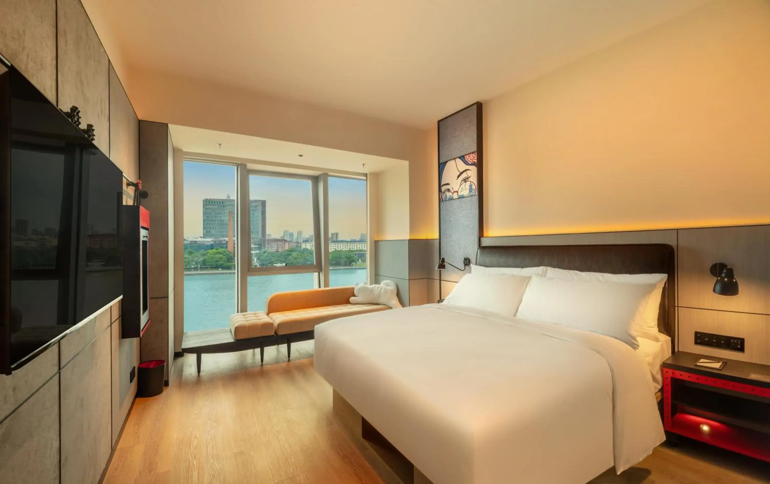 River View King Room in Moxy Ningbo Old Bund River View King Room in Moxy Ningbo Old Bund