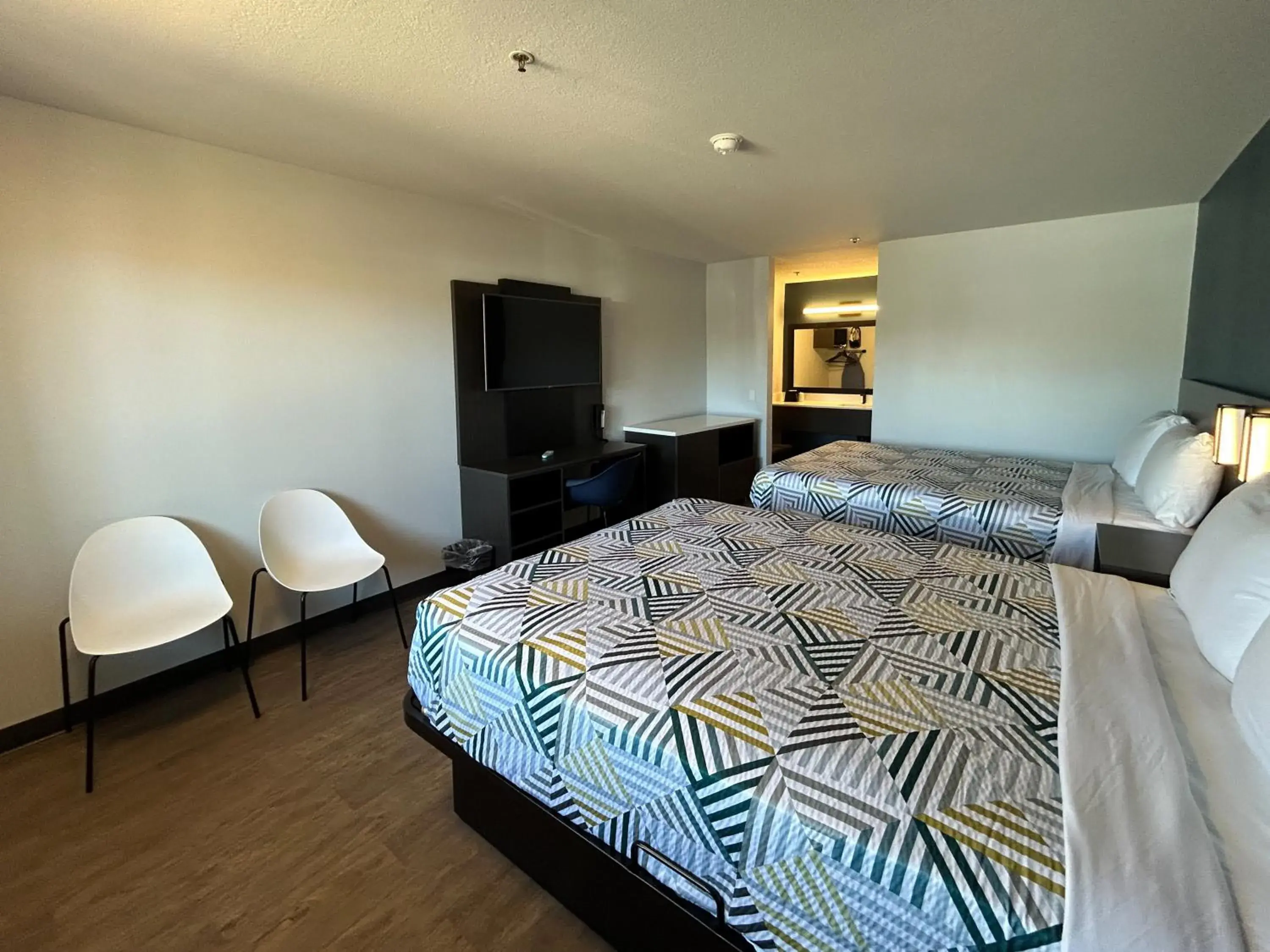 Queen Room with Two Queen Beds - Smoking in Studio 6 Lake Elsinore, CA Queen Room with Two Queen Beds - Smoking in Studio 6 Lake Elsinore, CA