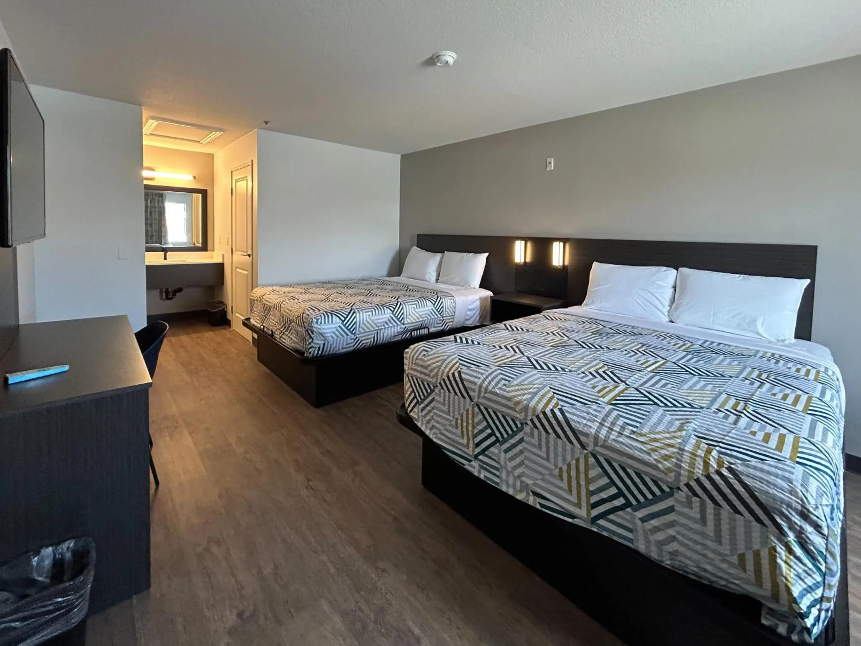 Queen Room with Two Queen Beds - Disability Access - Non-Smoking in Studio 6 Lake Elsinore, CA Queen Room with Two Queen Beds - Disability Access - Non-Smoking in Studio 6 Lake Elsinore, CA