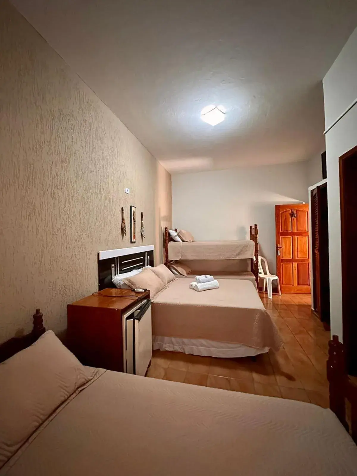 Family Room - single occupancy in Pousada Amanhecer do Itaguá Family Room - single occupancy in Pousada Amanhecer do Itaguá