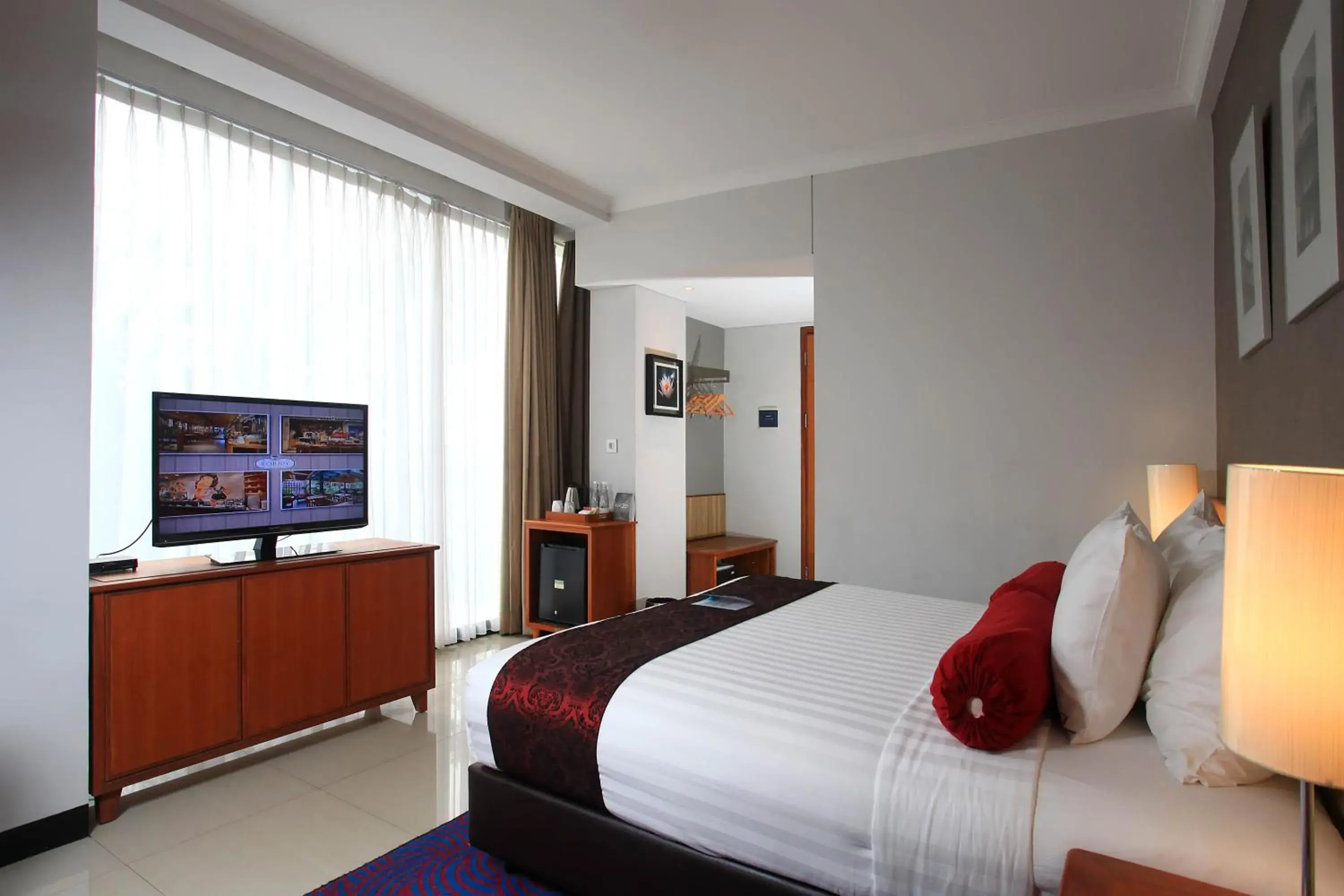 Deluxe Room with City View in Ivory Hotel Bandung Deluxe Room with City View in Ivory Hotel Bandung