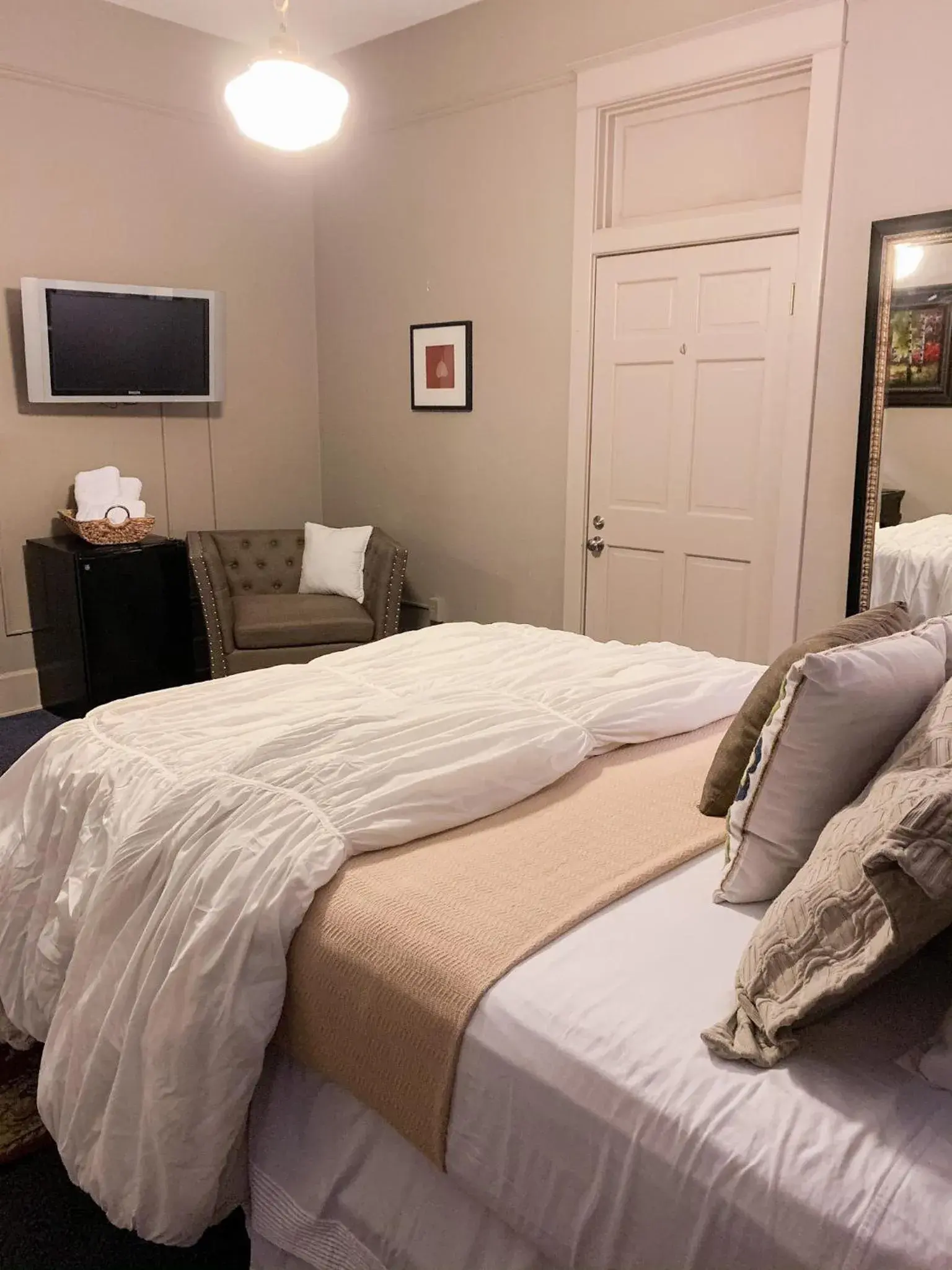 King Suite in The Loft on the Square King Suite in The Loft on the Square