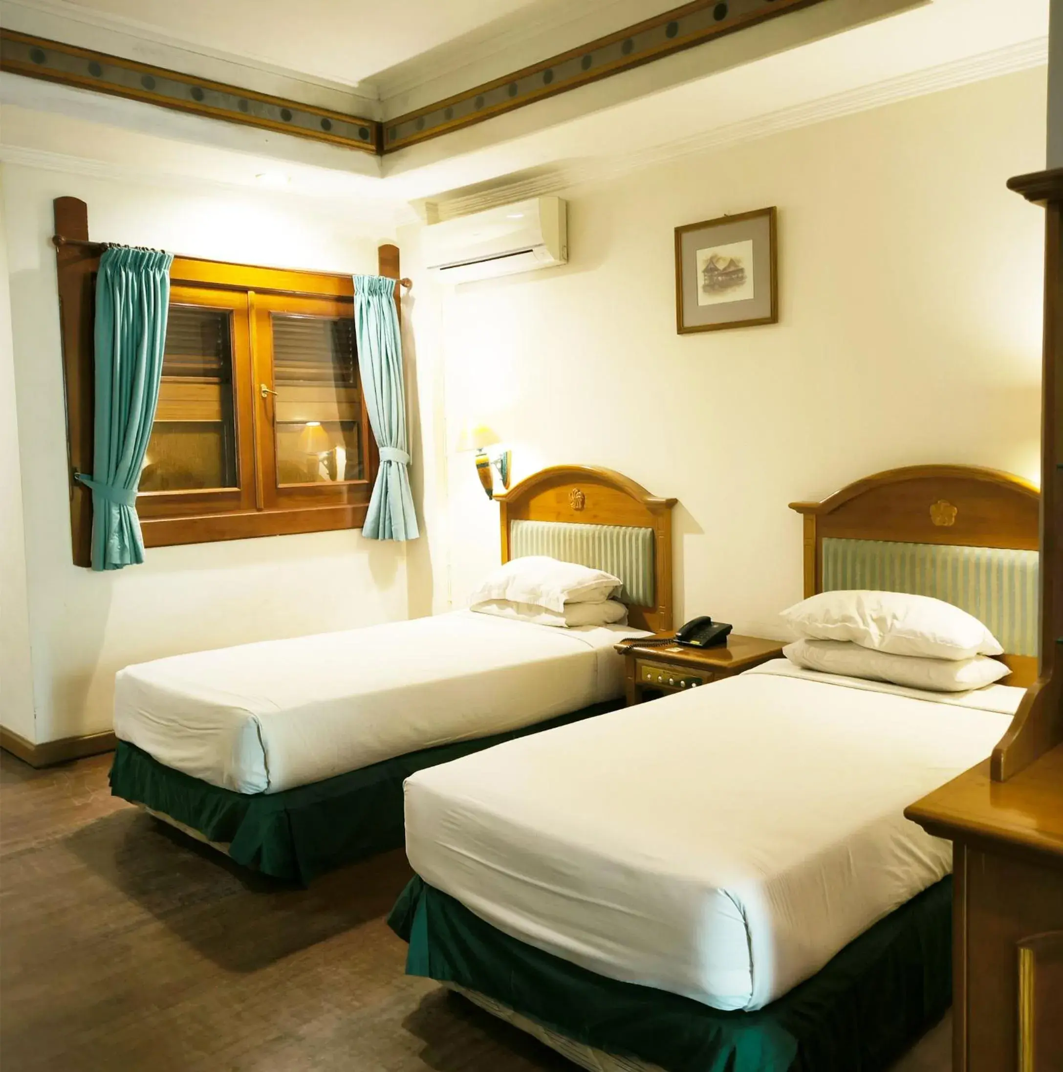 Deluxe Double or Twin Room in Kresna Hotel Deluxe Double or Twin Room in Kresna Hotel