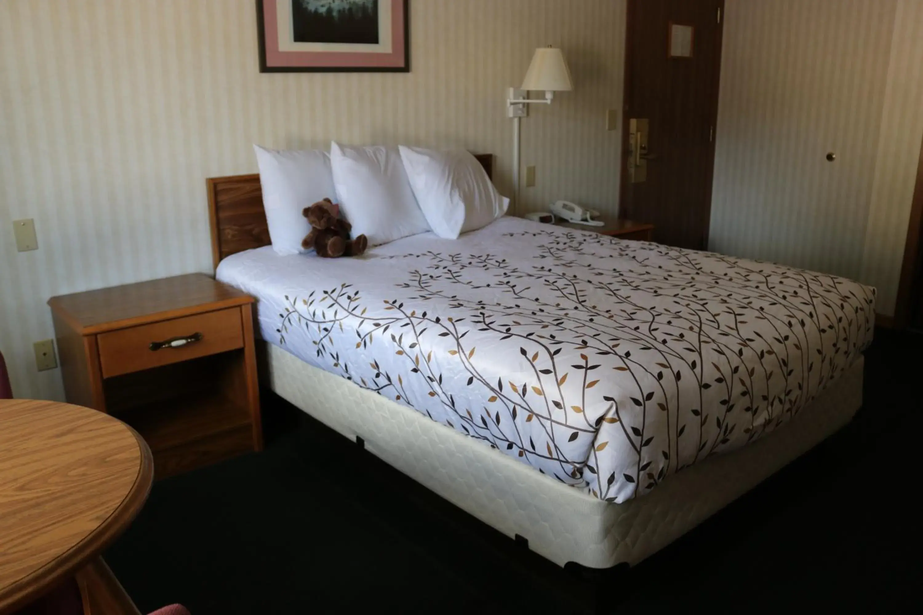 Queen Room in Roosevelt Inn Mount Rushmore Queen Room in Roosevelt Inn Mount Rushmore