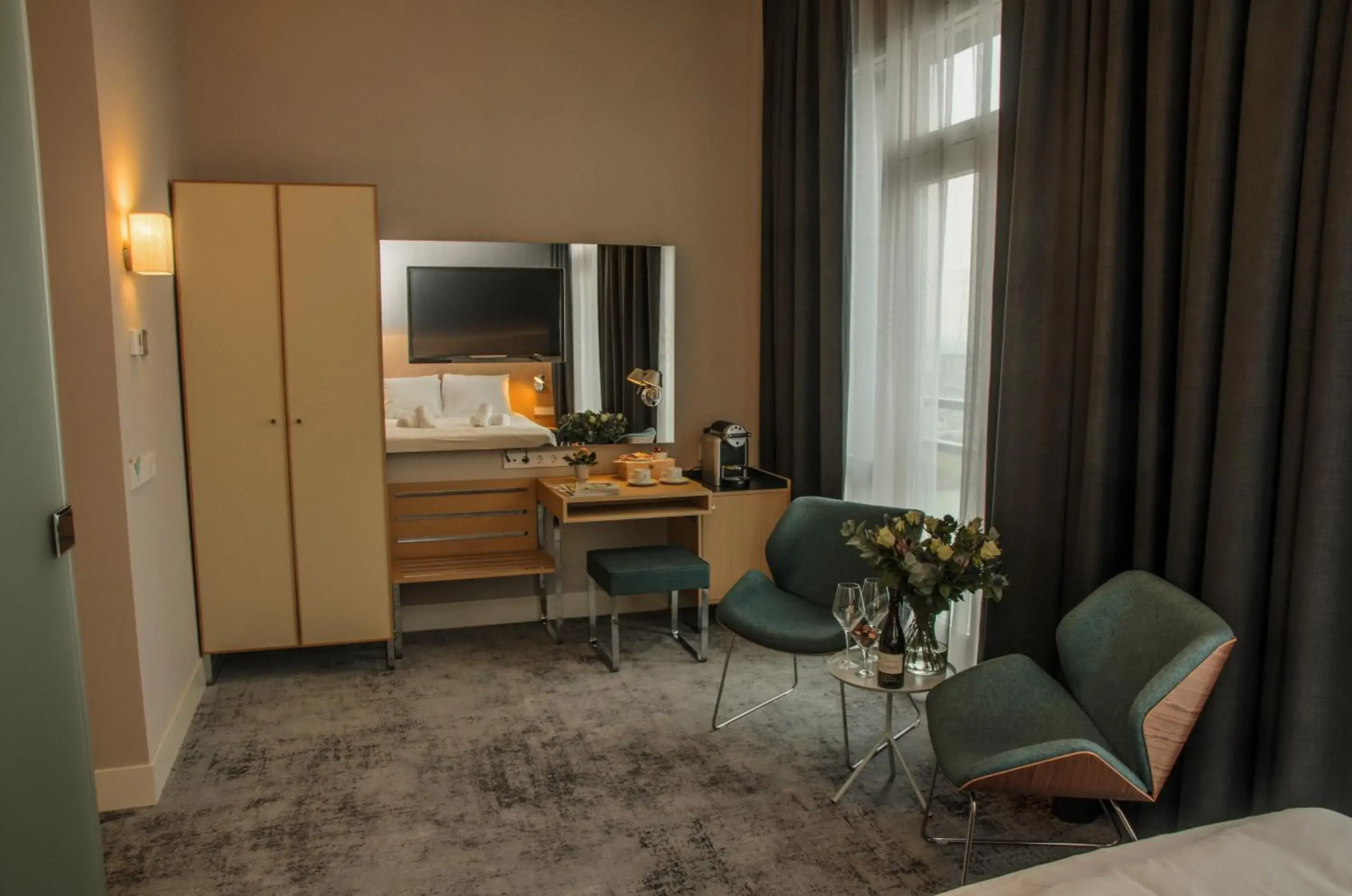 Superior Double Room with View in Amadi Panorama Hotel Superior Double Room with View in Amadi Panorama Hotel