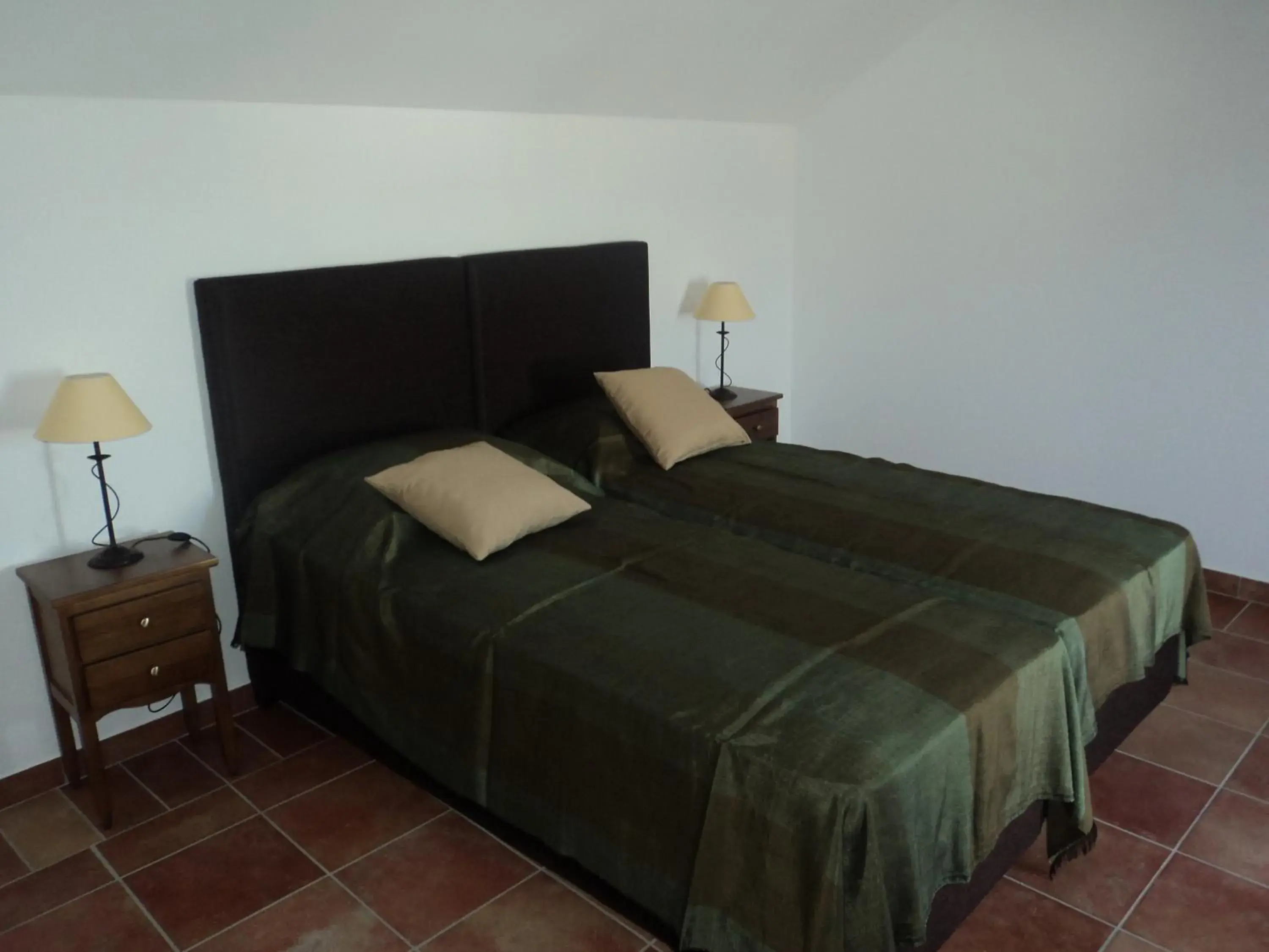 Family Room with Shared Bathroom in Casas da Moagem Family Room with Shared Bathroom in Casas da Moagem