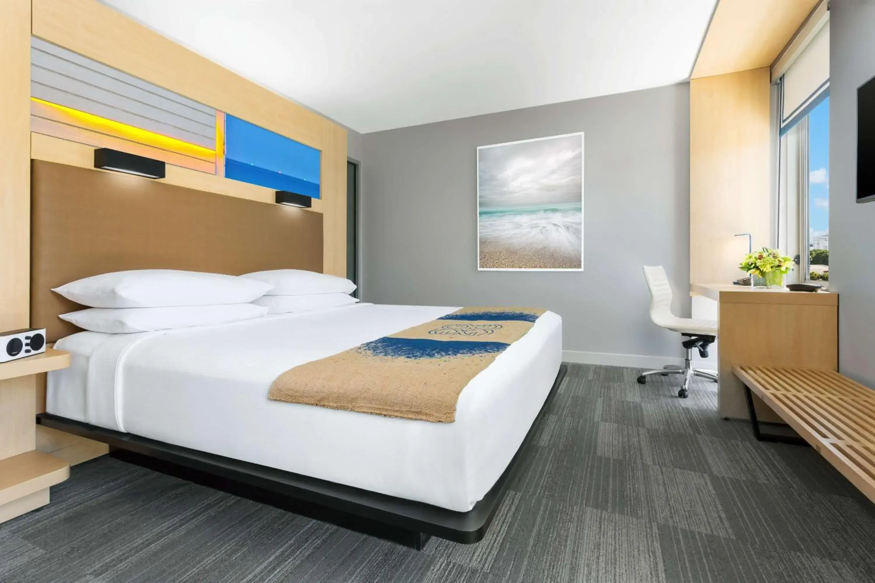 1 King Bed Pool View in The Gates Hotel South Beach 1 King Bed Pool View in The Gates Hotel South Beach