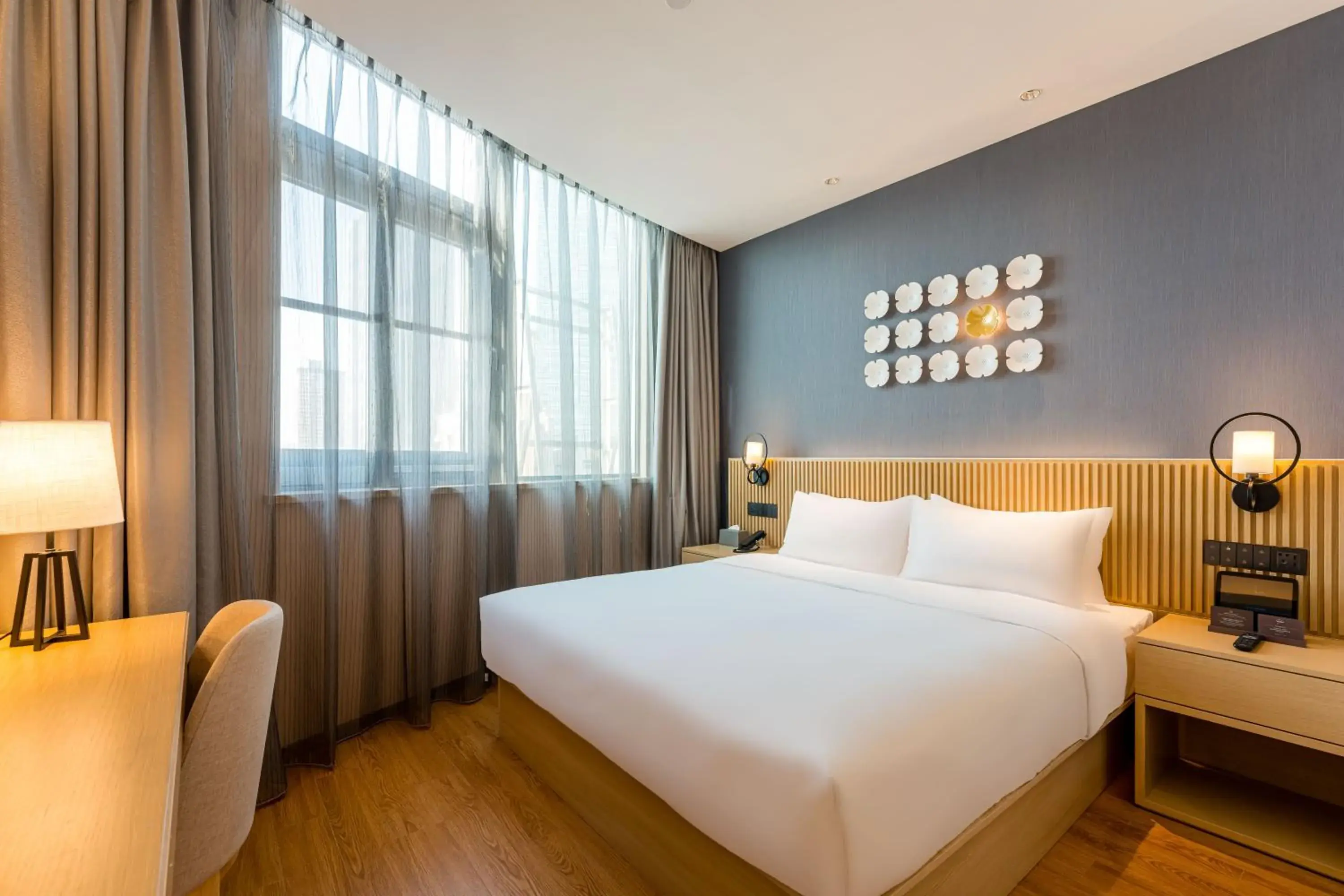 Deluxe Suite in Crystal Hotel Shanghai North Sichuan Road on the Bund Deluxe Suite in Crystal Hotel Shanghai North Sichuan Road on the Bund