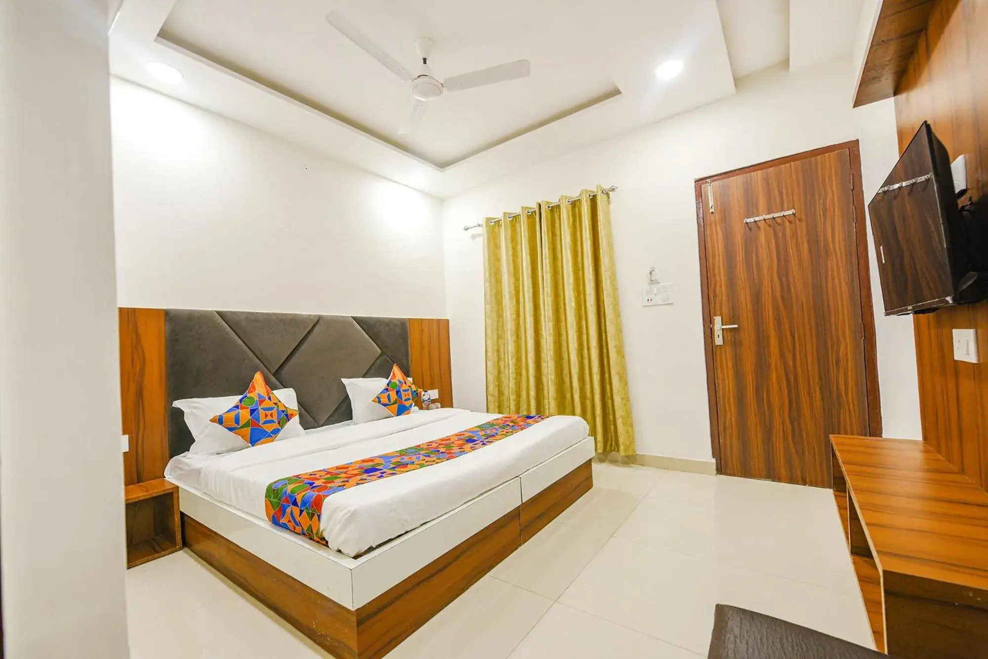 Deluxe Room - single occupancy in FabHotel Solace Inn Deluxe Room - single occupancy in FabHotel Solace Inn