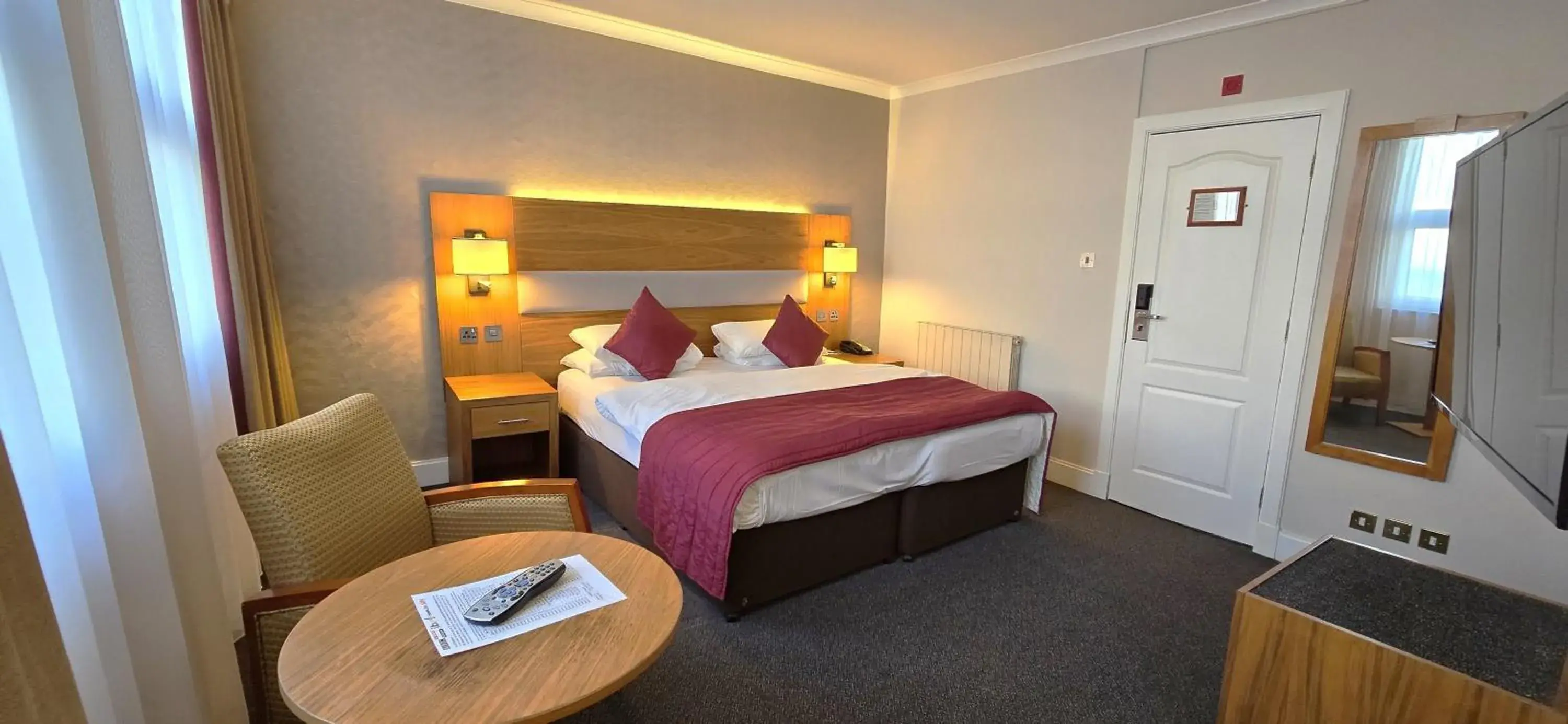 Deluxe Double or Twin Room with Sea View in The Empress Hotel Deluxe Double or Twin Room with Sea View in The Empress Hotel