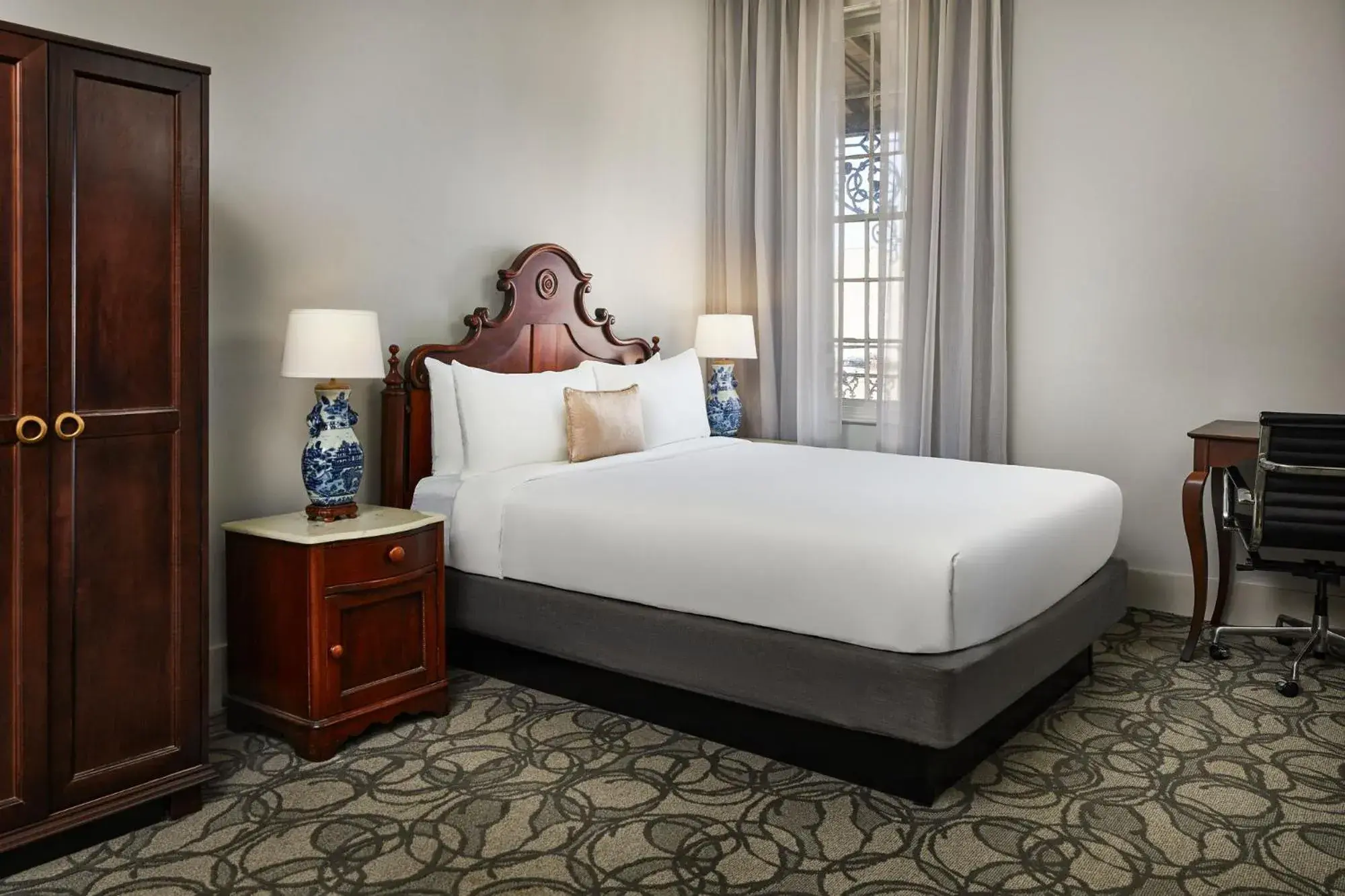 Queen Room in St James Hotel Selma Queen Room in St James Hotel Selma