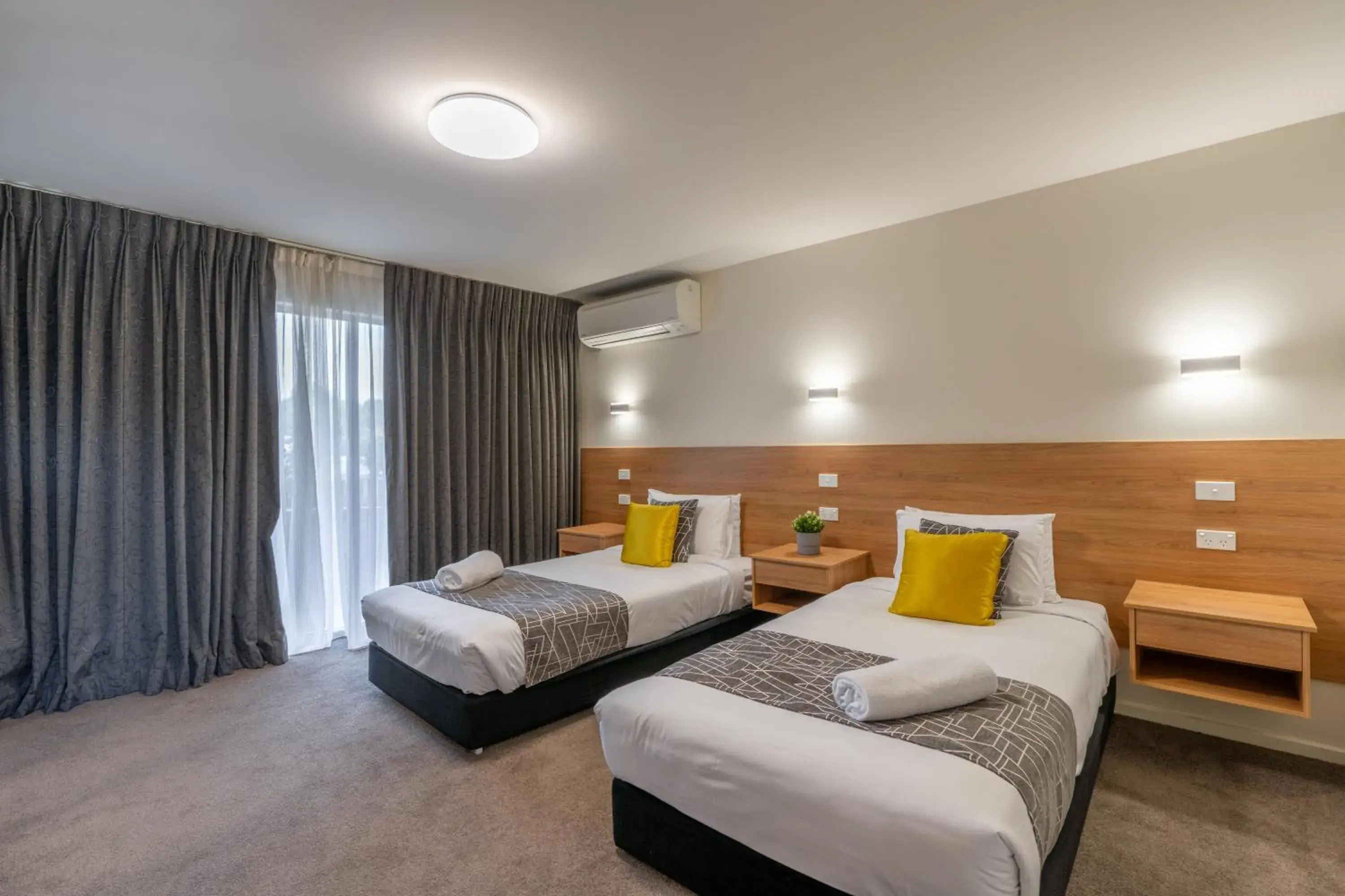 Deluxe Twin Room in Rainbow Motel Queanbeyan Deluxe Twin Room in Rainbow Motel Queanbeyan