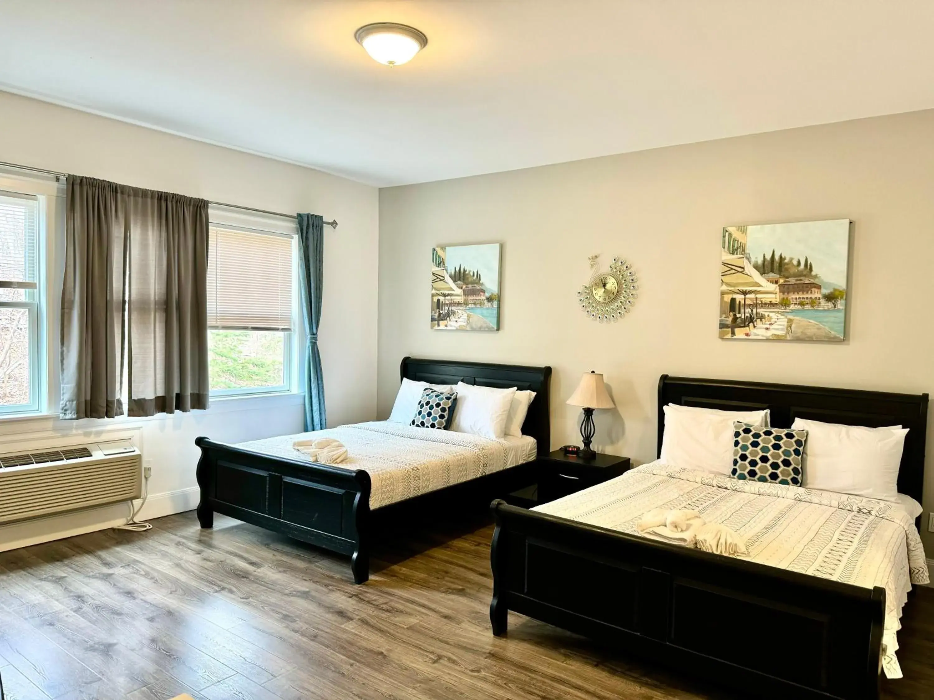 Queen Room in Solano Inn Queen Room in Solano Inn