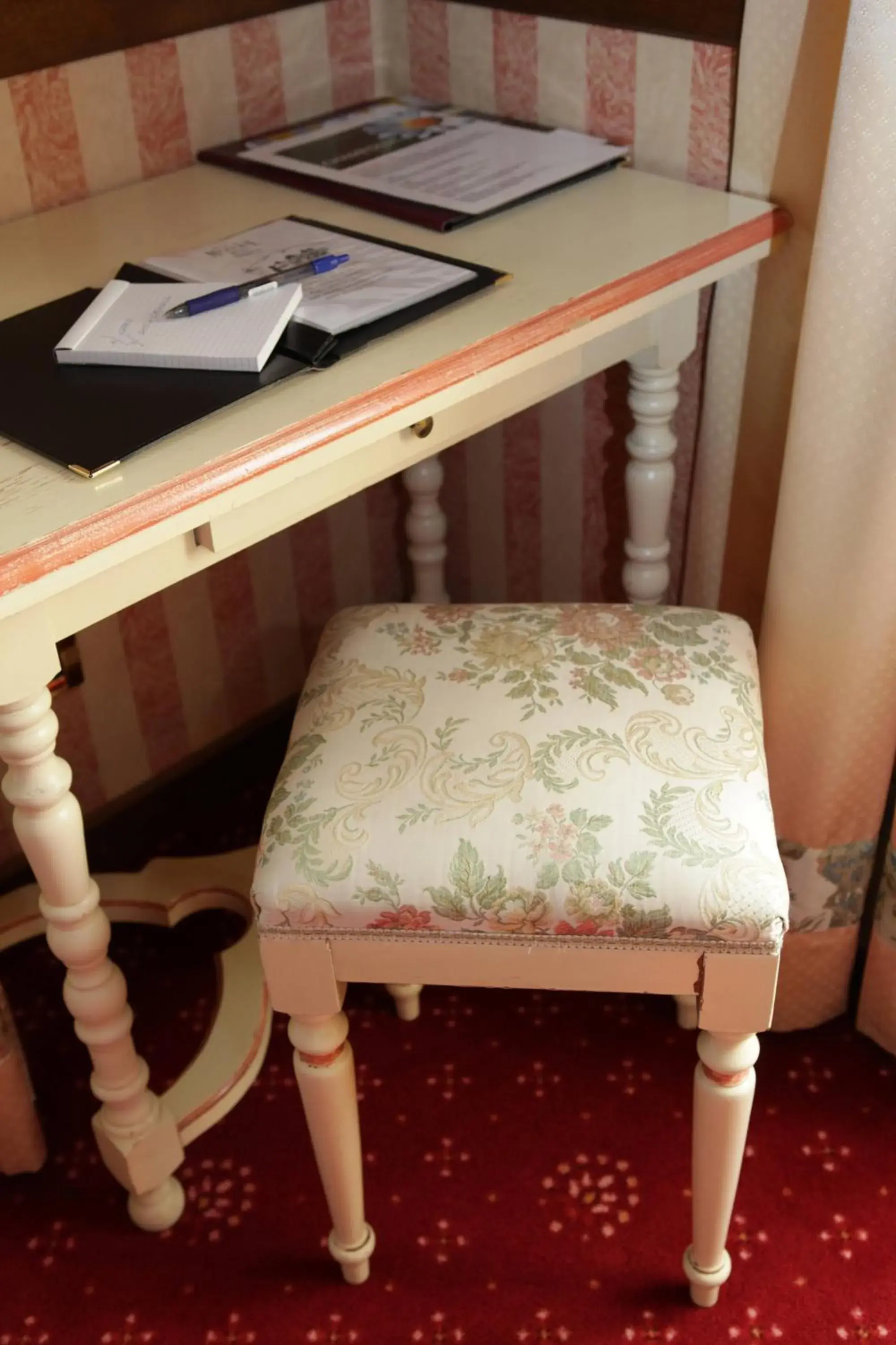 Classic Suite in Hotel Petit Prince Classic Suite in Hotel Petit Prince