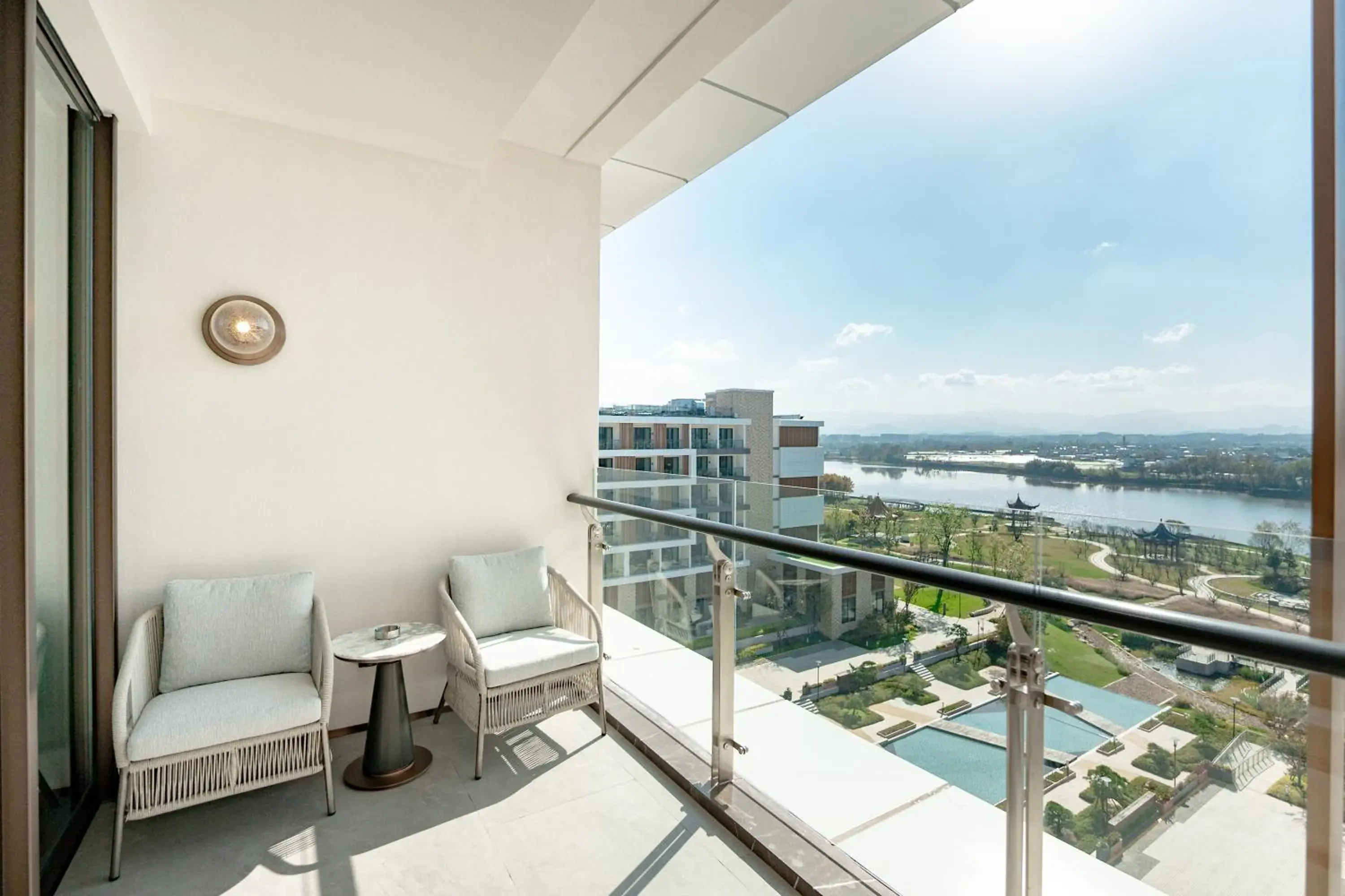 Deluxe Twin Room with River View - Club Access in Hyatt Regency Huangshan Hengjiangwan Deluxe Twin Room with River View - Club Access in Hyatt Regency Huangshan Hengjiangwan