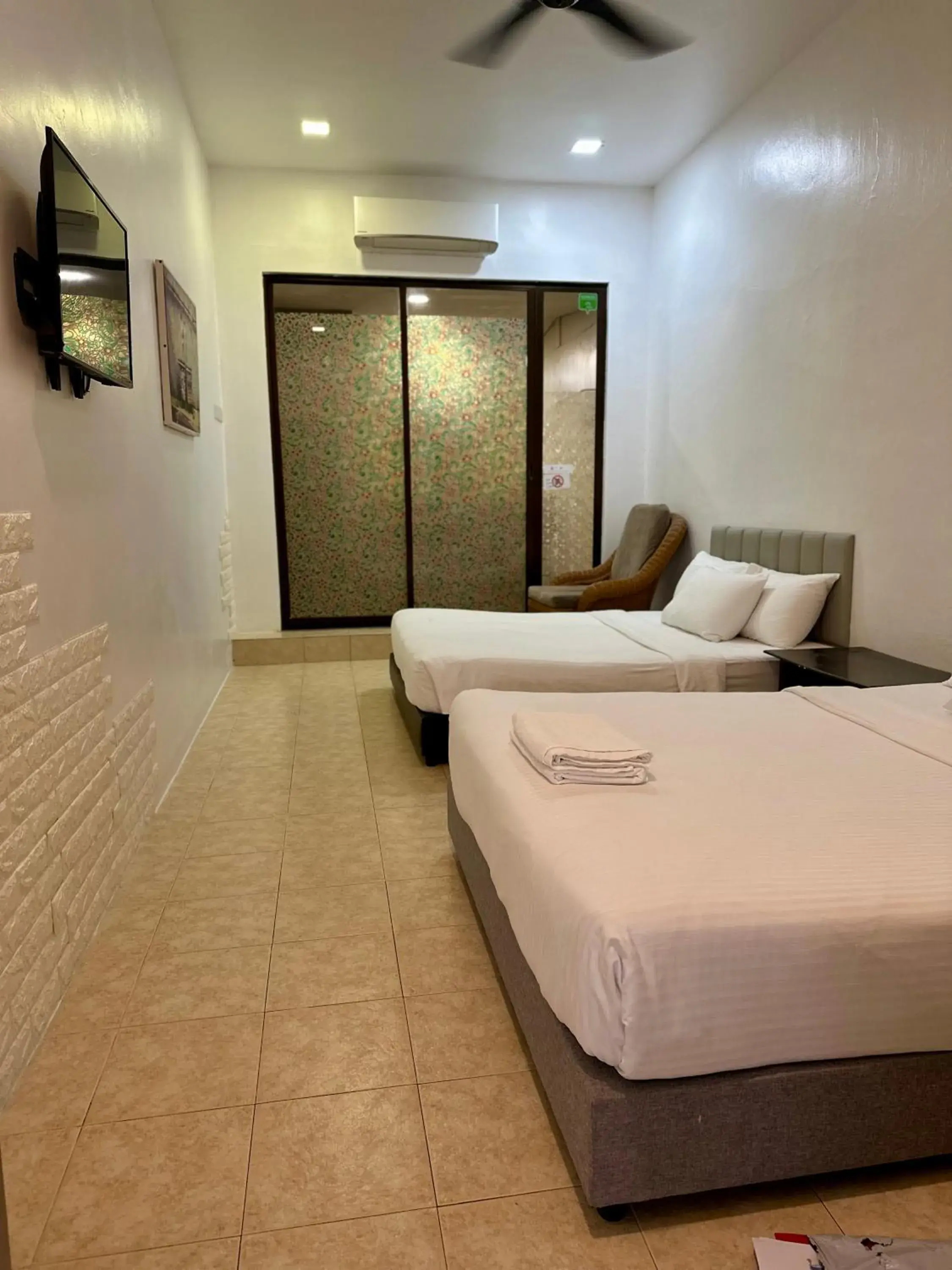 Napoléon in Ardour Lodge "B" Wing Napoléon in Ardour Lodge "B" Wing