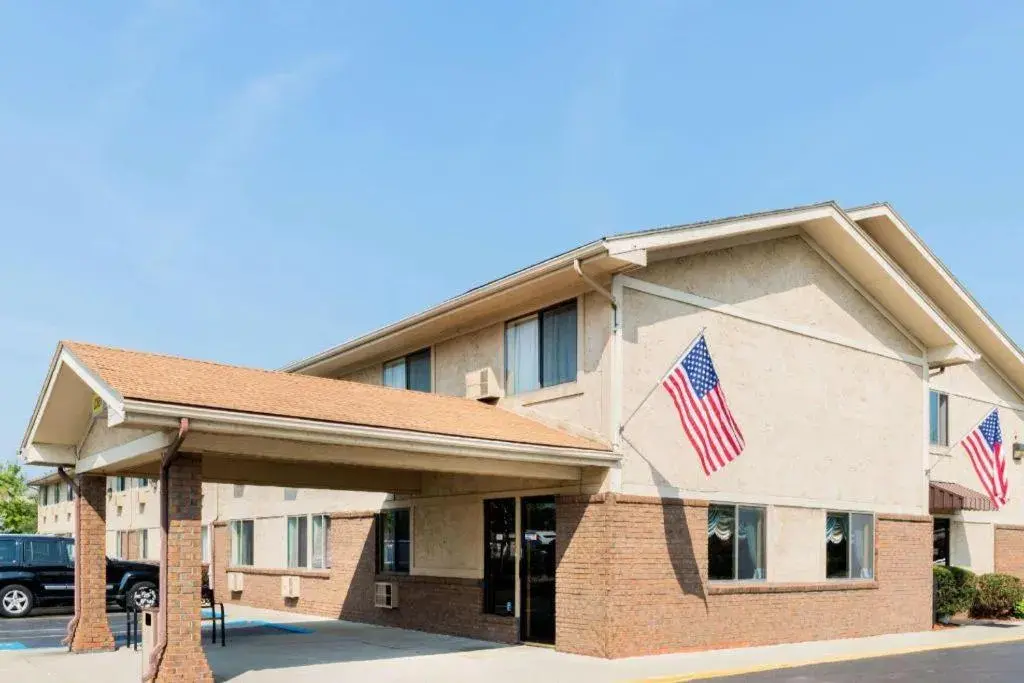 Super 8 By Wyndham Franklin/Middletown Area Super 8 By Wyndham Franklin/Middletown Area