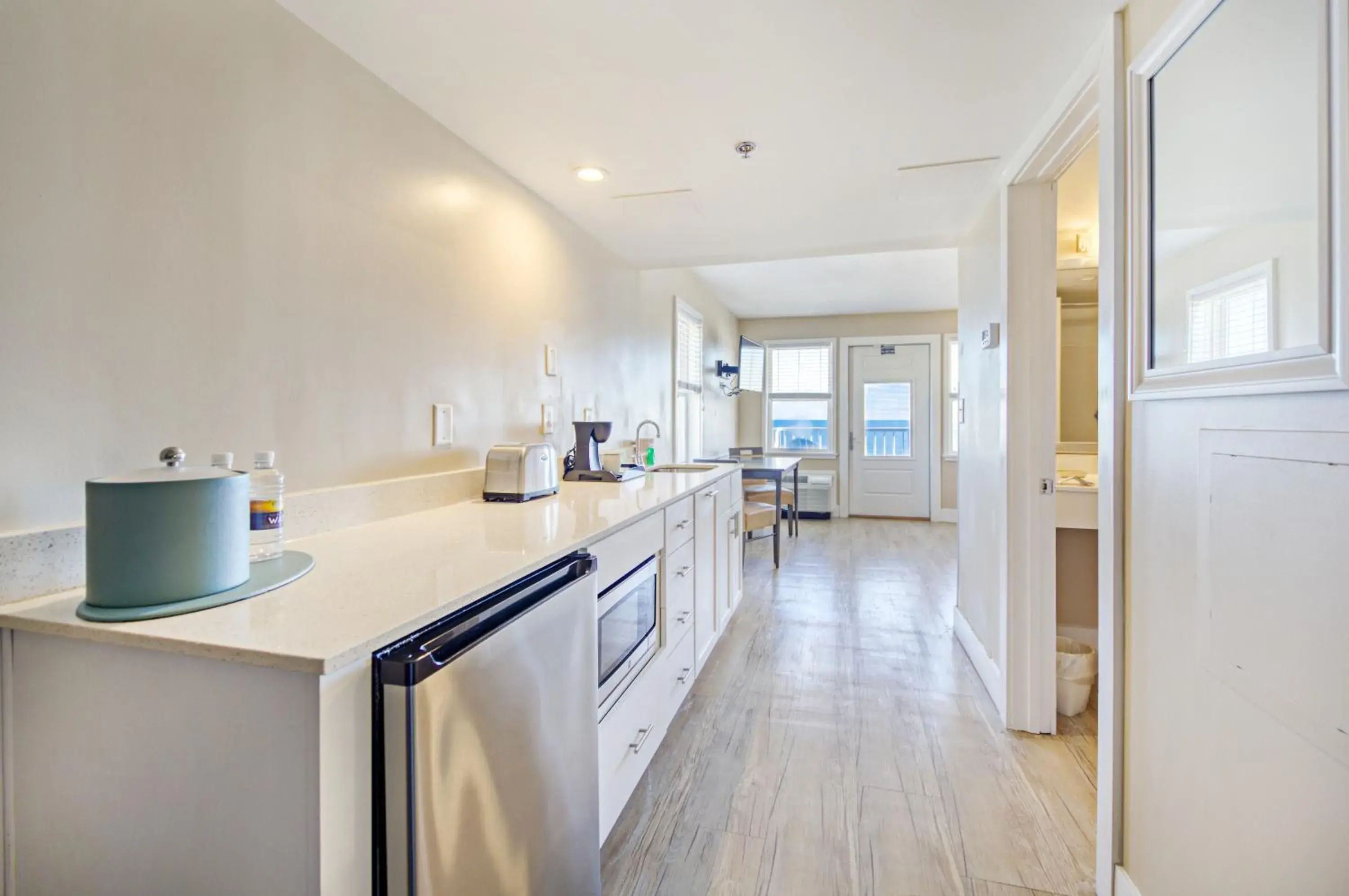 King Suite with Sea View in Commander Hotel & Suites King Suite with Sea View in Commander Hotel & Suites