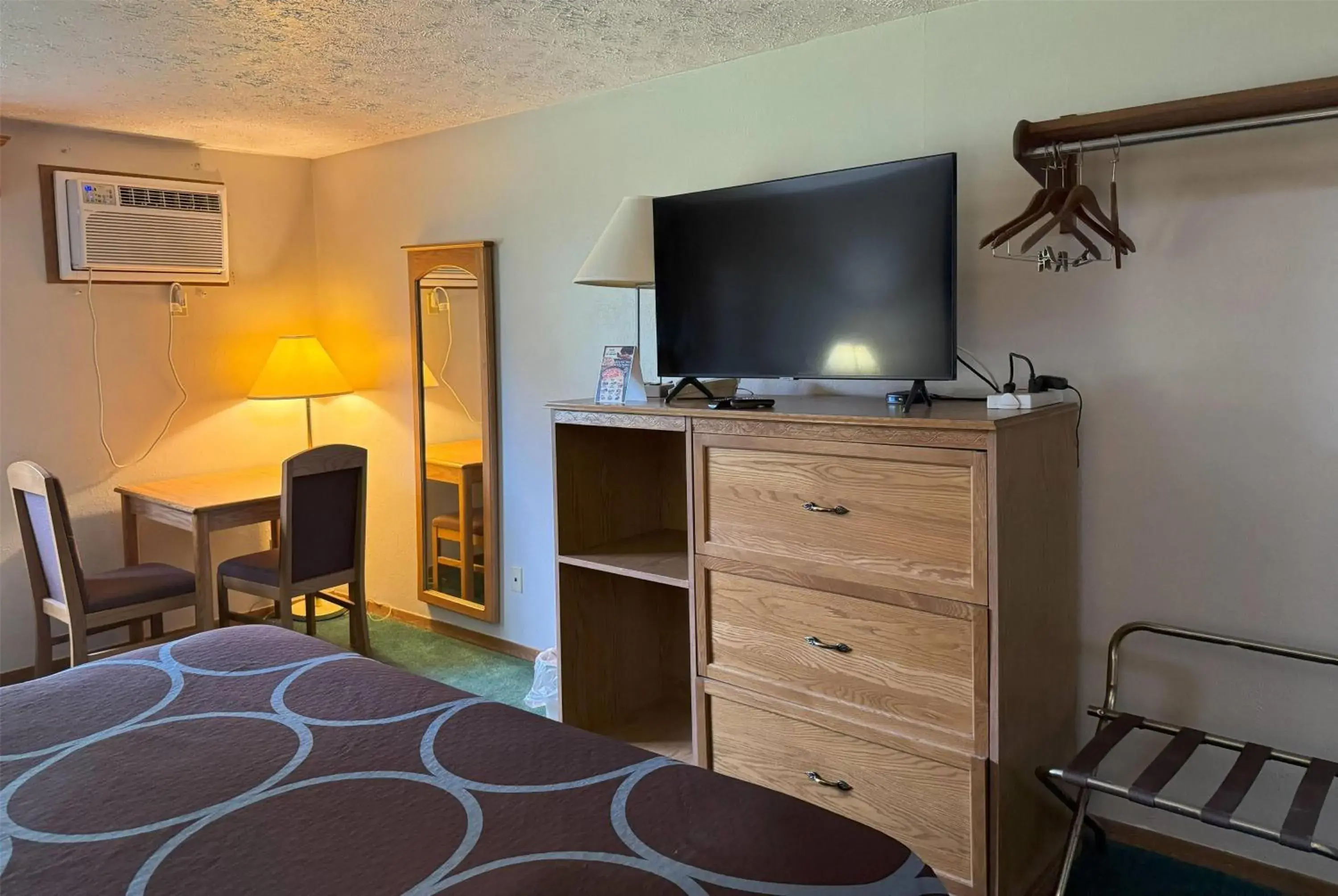 King Room - Non-Smoking in Super 8 by Wyndham Chaska King Room - Non-Smoking in Super 8 by Wyndham Chaska