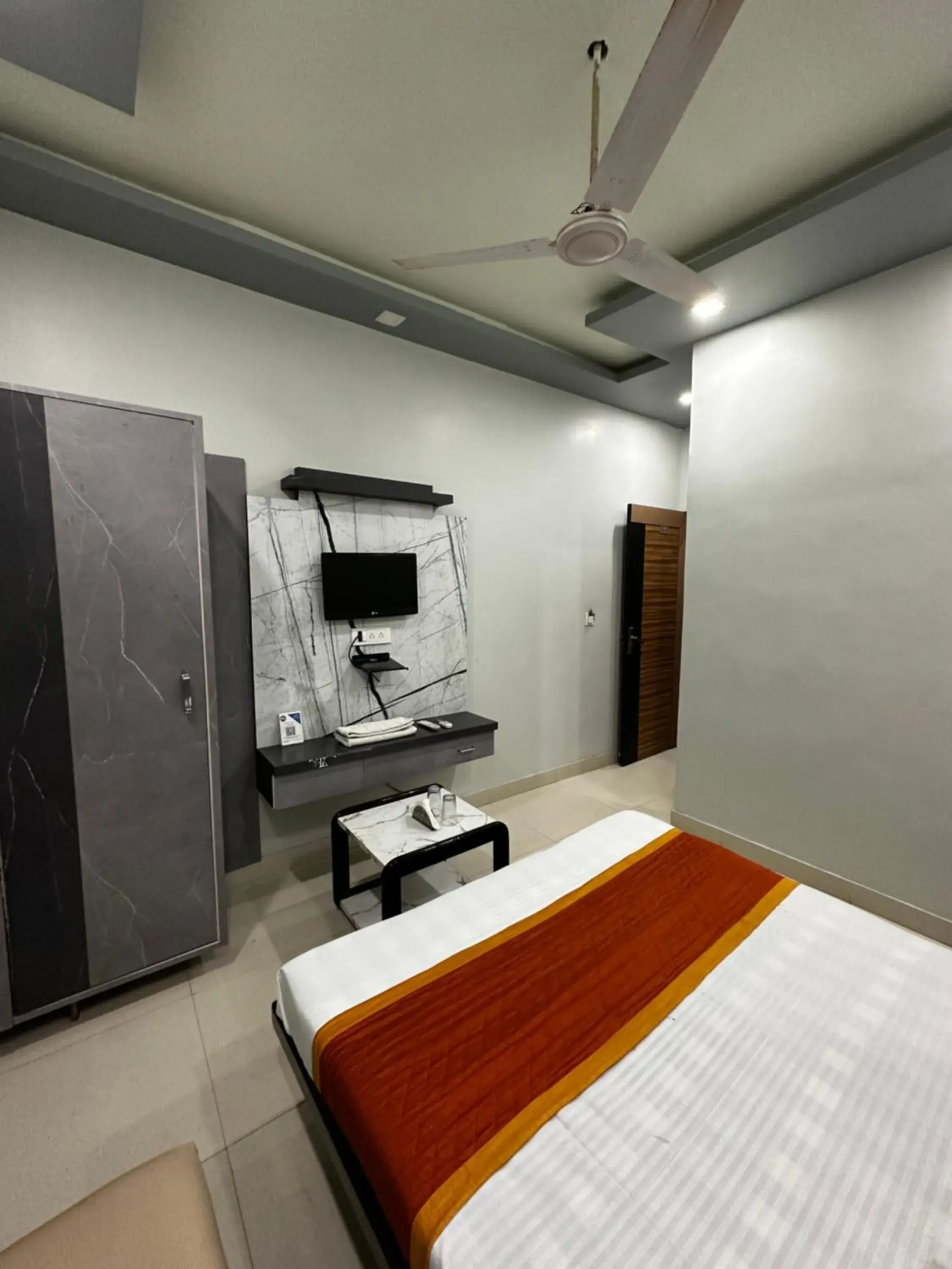 Superior Double Room with Air Conditioning in Hotel Mittal Inn Superior Double Room with Air Conditioning in Hotel Mittal Inn