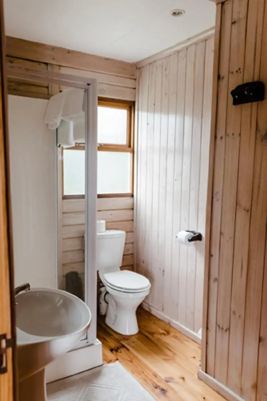 Single Room with Pool View in Edenbrook Country Manor Single Room with Pool View in Edenbrook Country Manor