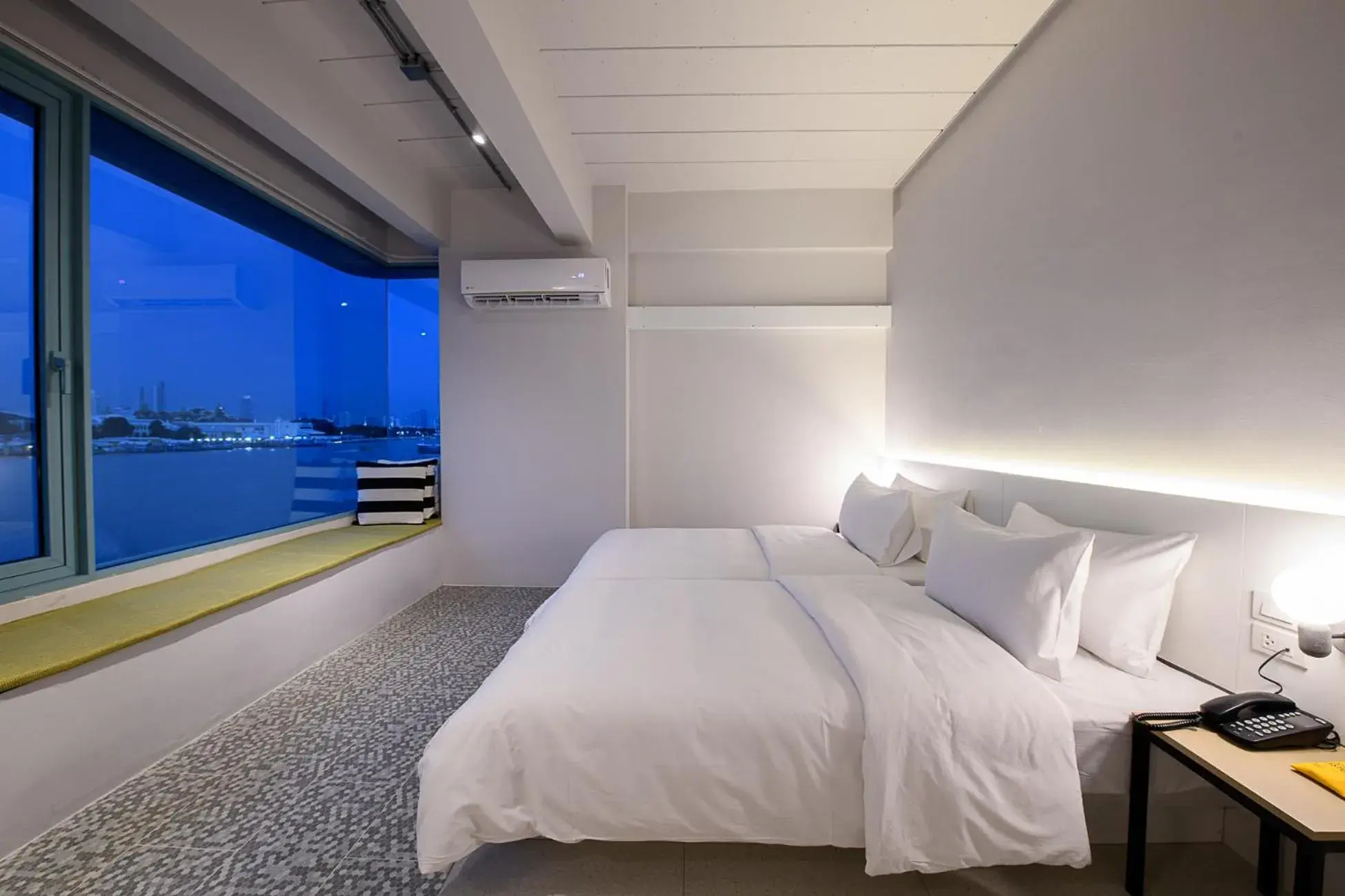 Grand Riverfront Deluxe Room in Mowa Bangkok Grand Riverfront Deluxe Room in Mowa Bangkok